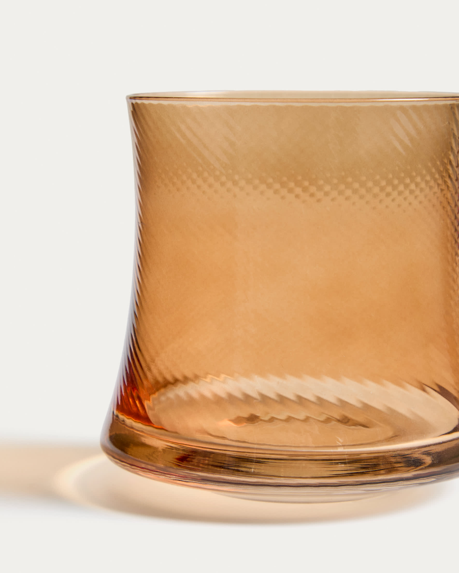 Auri embossed amber wine glass with relief 34 cl