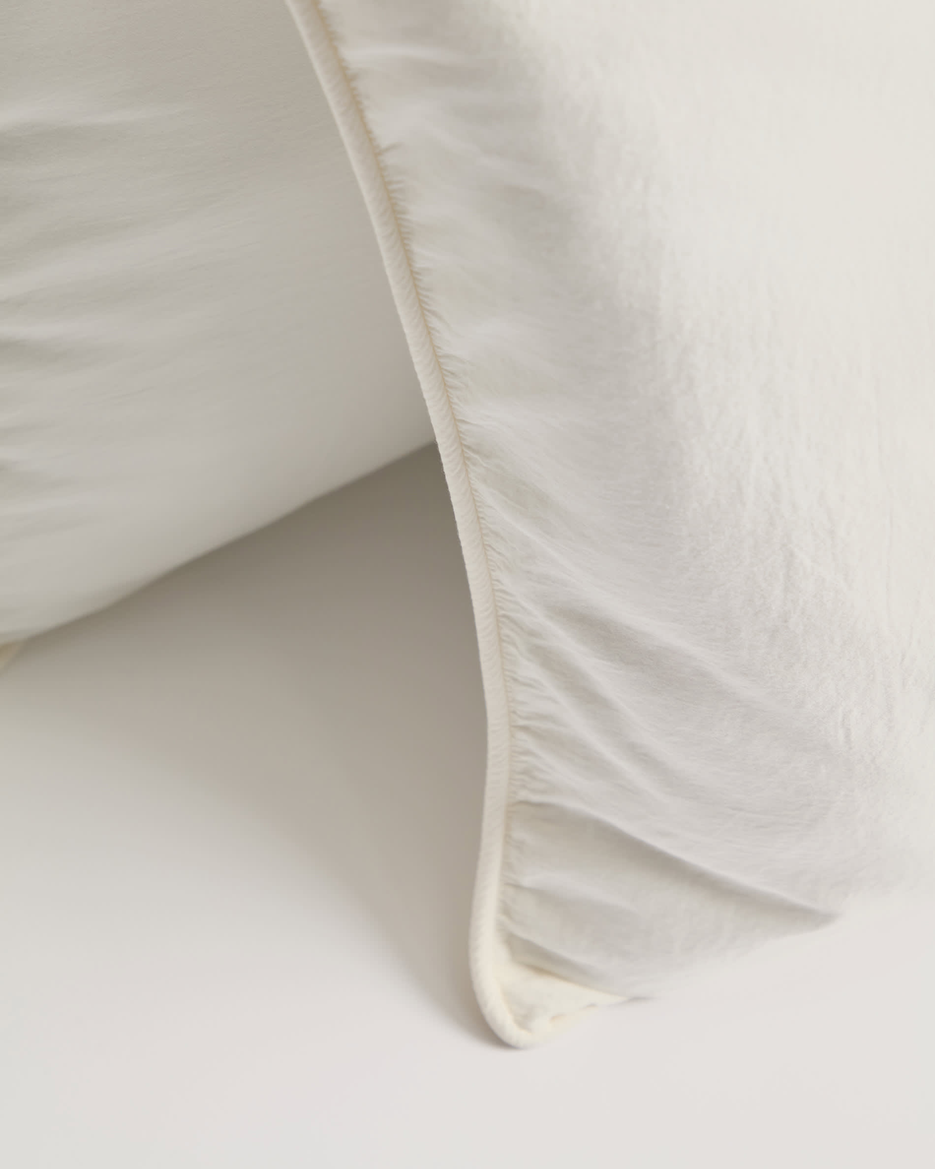 Sirale set of 2 100% cotton sateen pillowcases with washed white finish 50 x 80cm