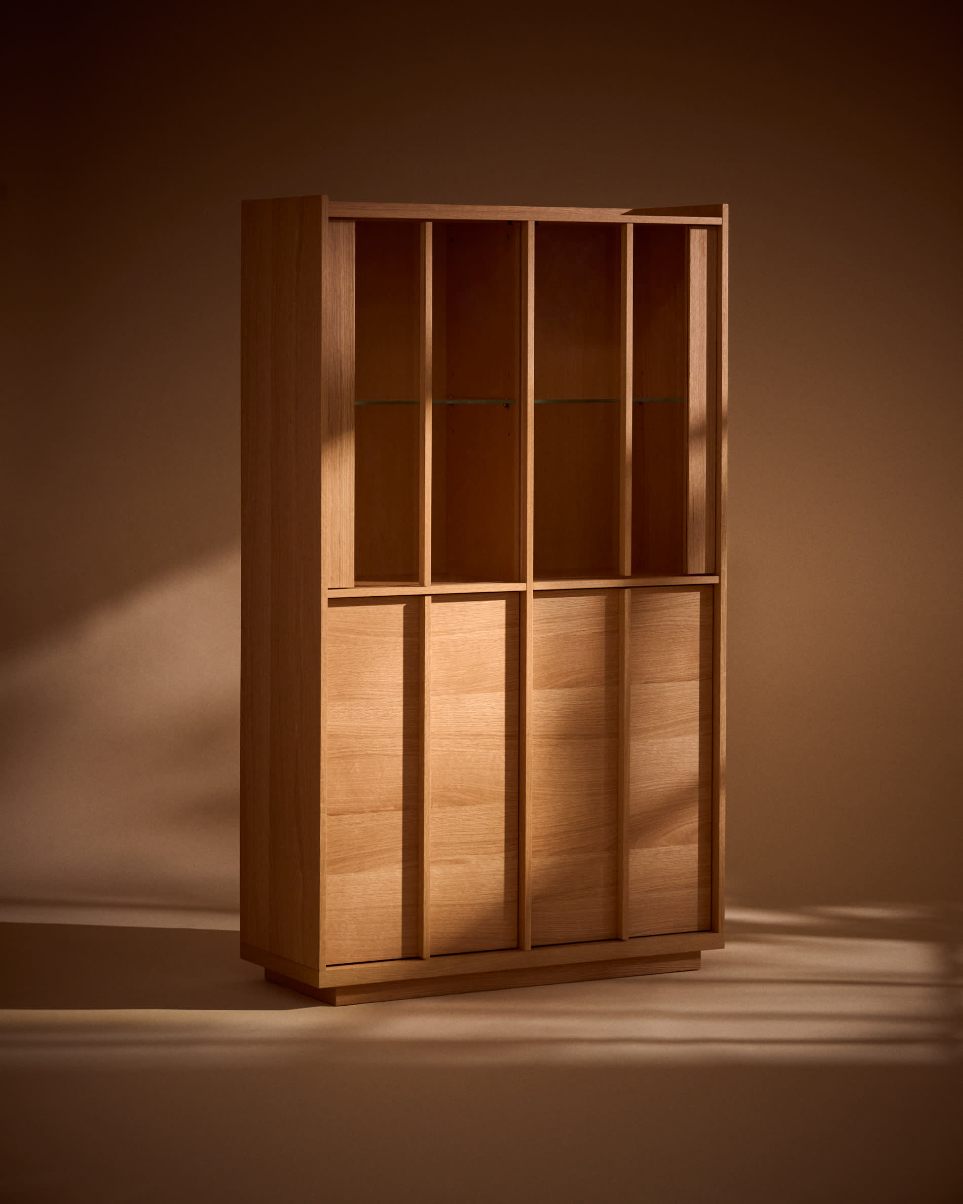 Onix display cabinet in solid oak and oak veneer, natural tone finish, 100 x 170 cm FSC Mix Credit