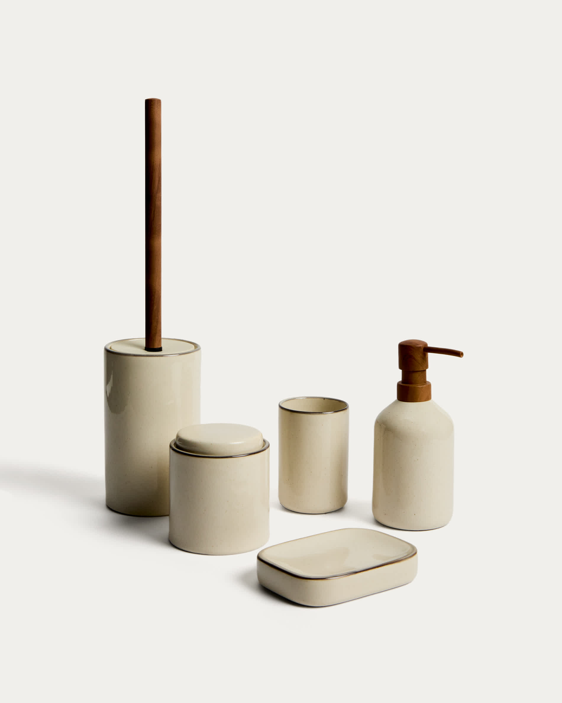 Noris ecru enamelled stoneware pot