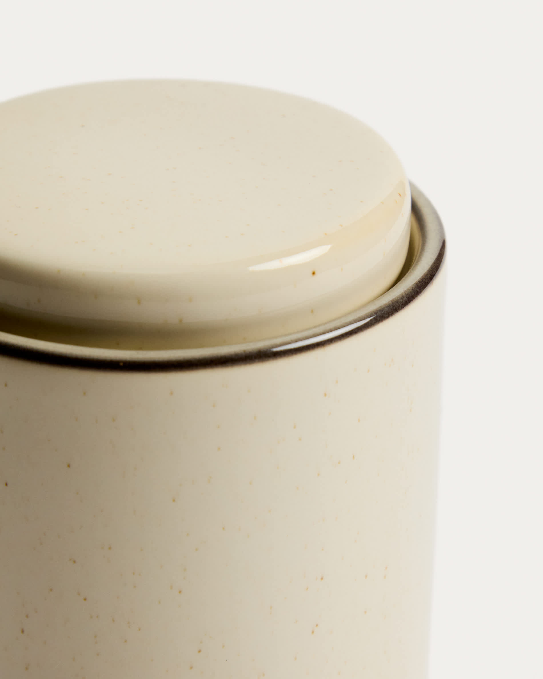 Noris ecru enamelled stoneware pot