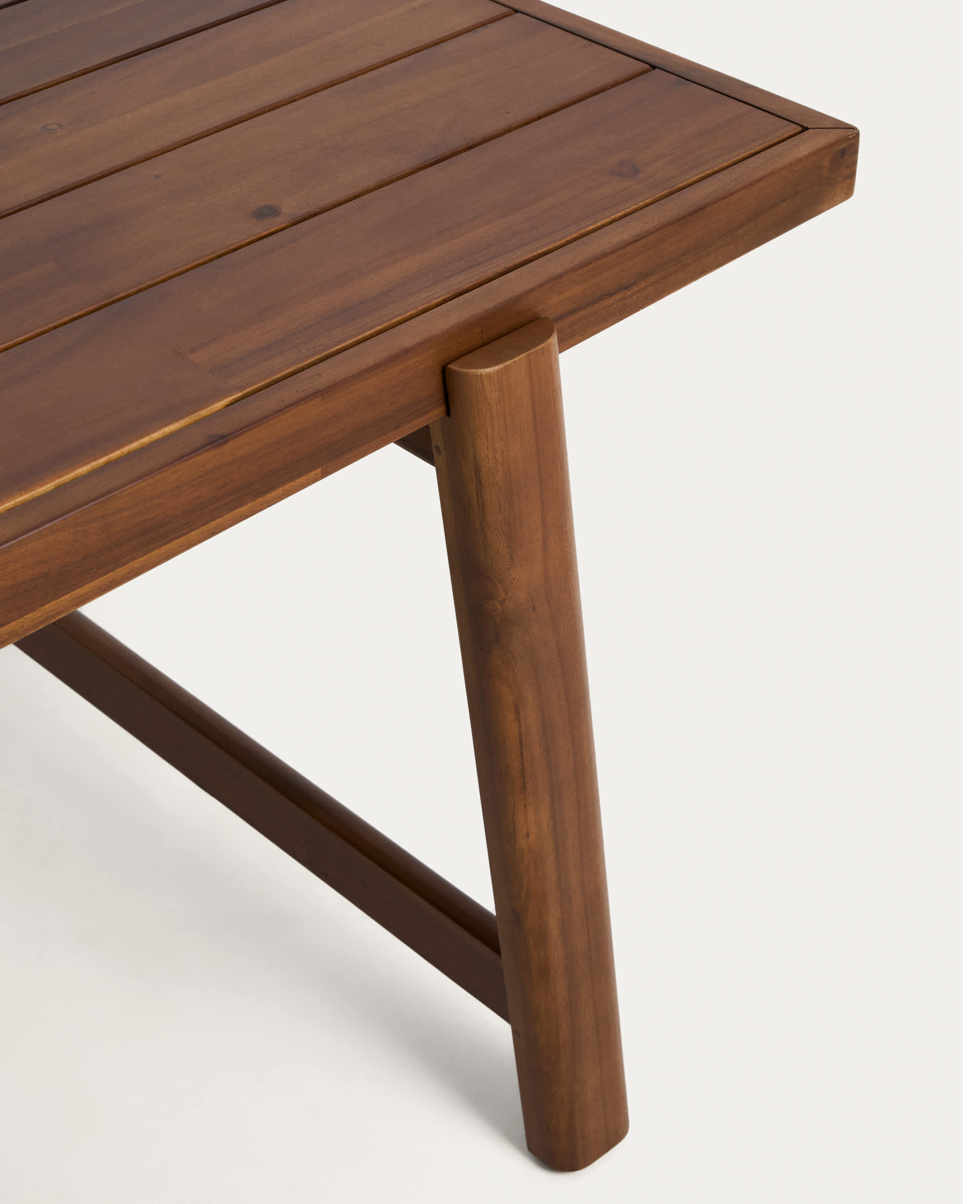 Itani table set in solid acacia wood with 4 chairs made from solid acacia wood and FSC 100% synthetic rattan, 200 x 100cm