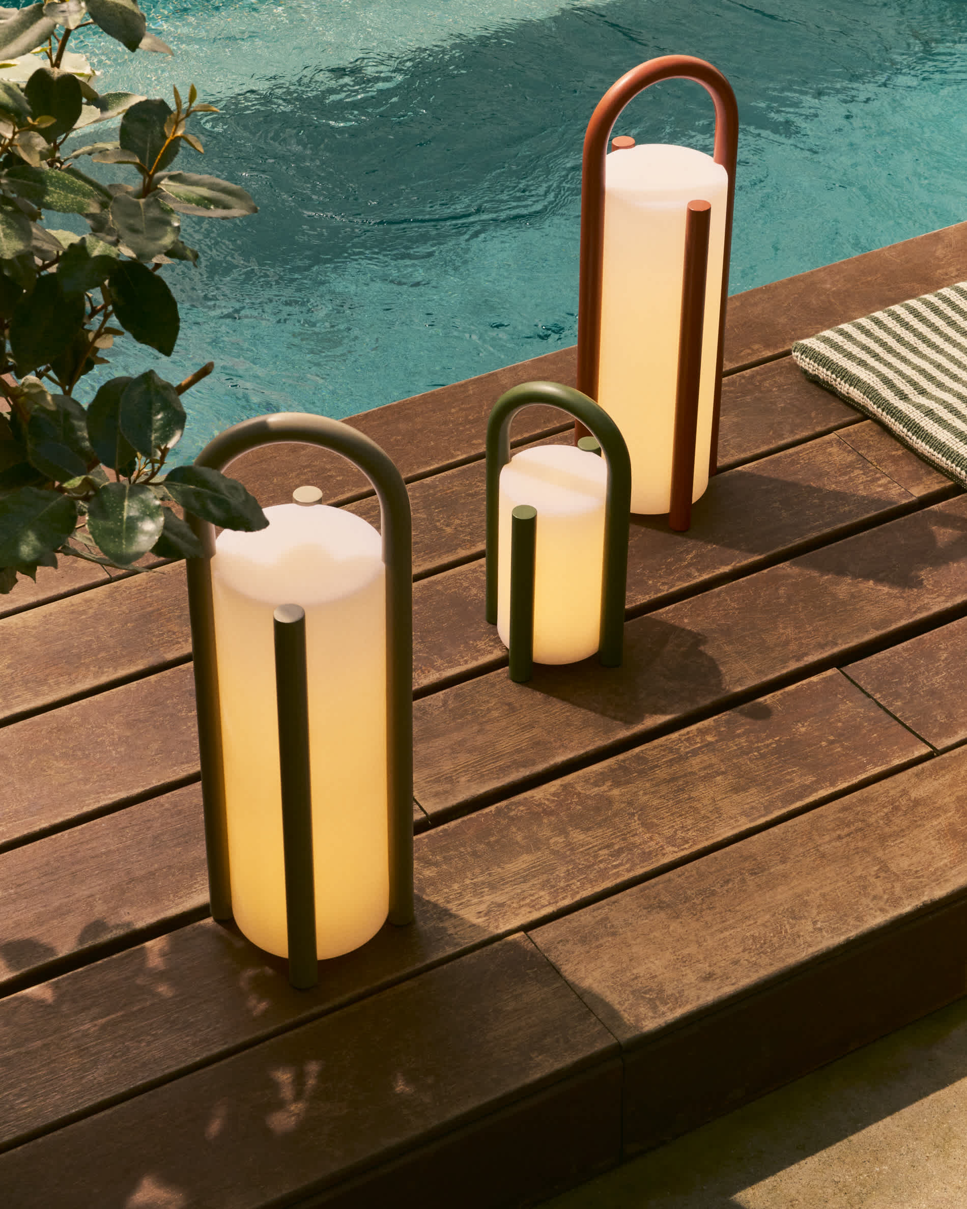 Leros large portable table lamp in taupe polyethylene and steel