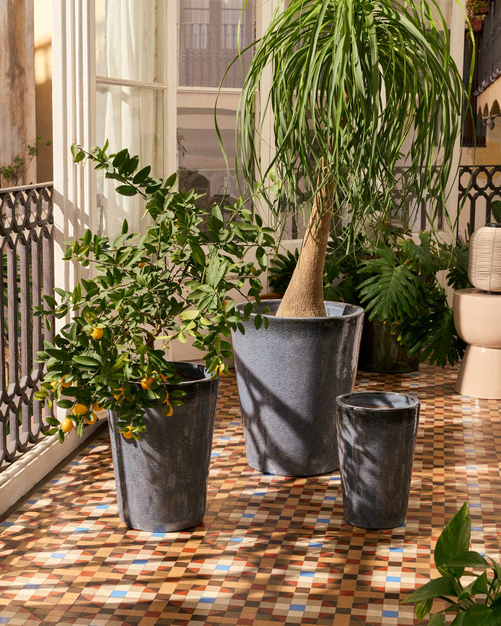 Ensemble Rotja de 3 pots de fleurs en terre cuite, finition bleue émaillée Ø 26 / 35 / — Kave Home