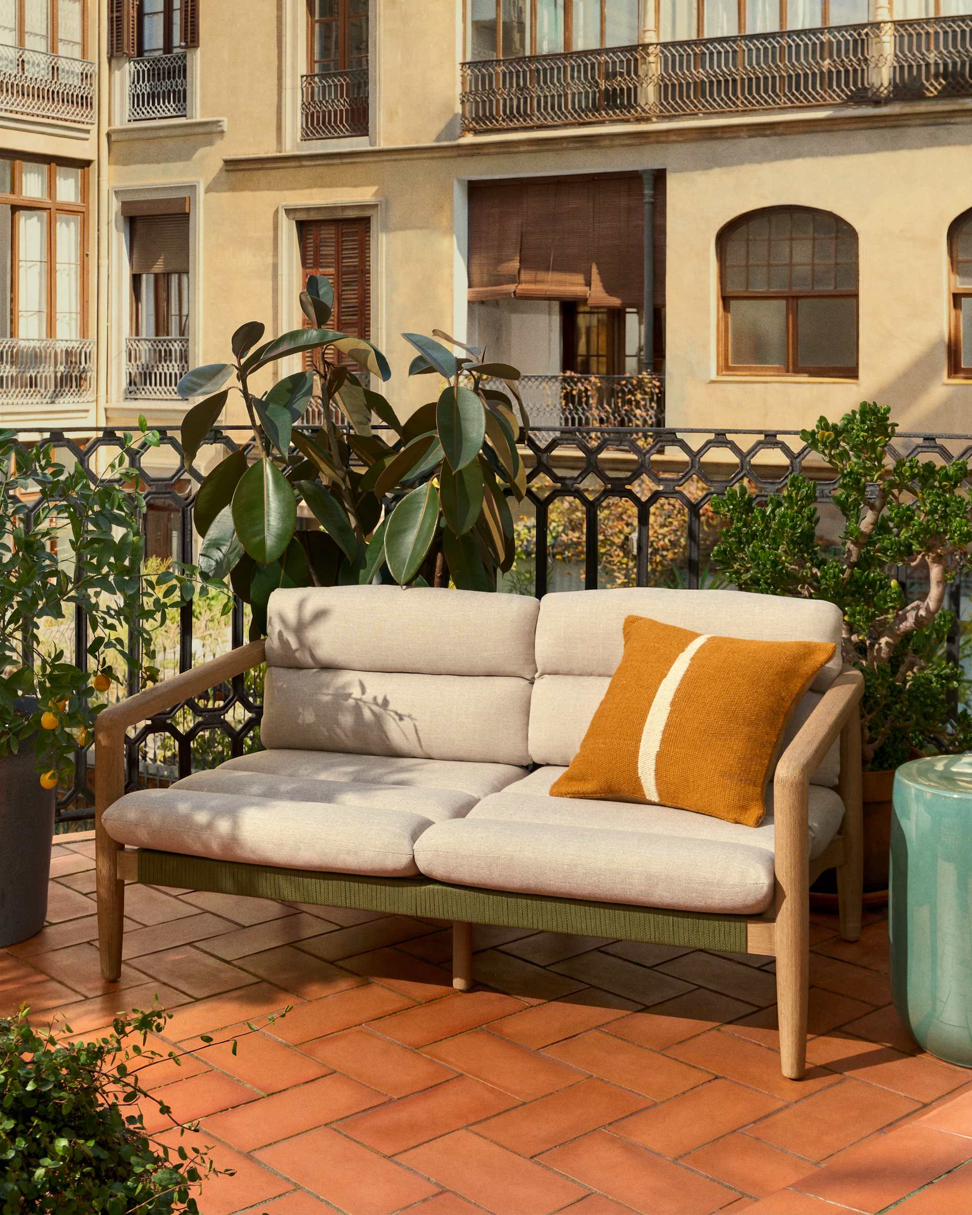 Menfi 2-seater sofa in solid acacia wood and green rope cord 136 cm FSC 100%