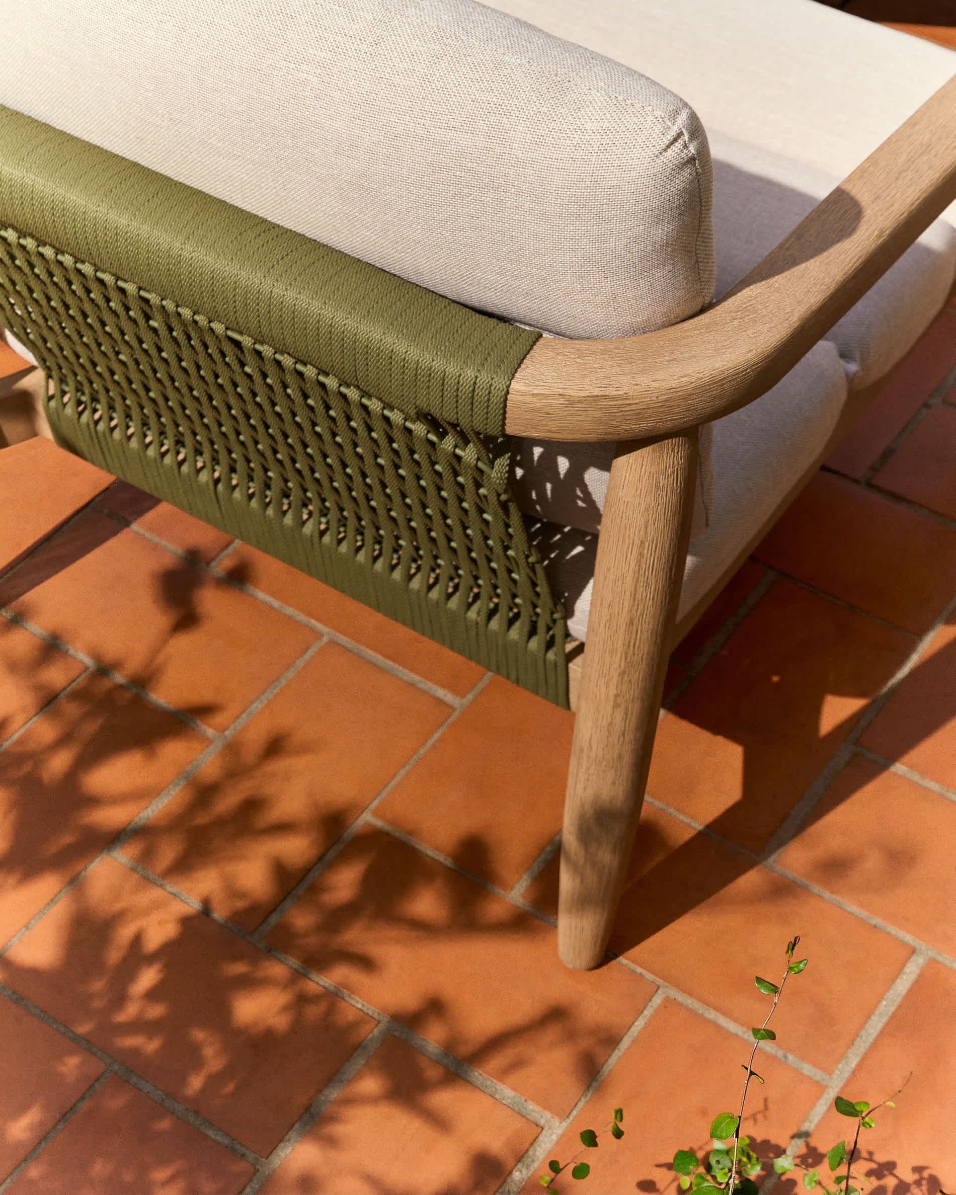 Menfi armchair in solid acacia wood and green rope cord FSC 100%