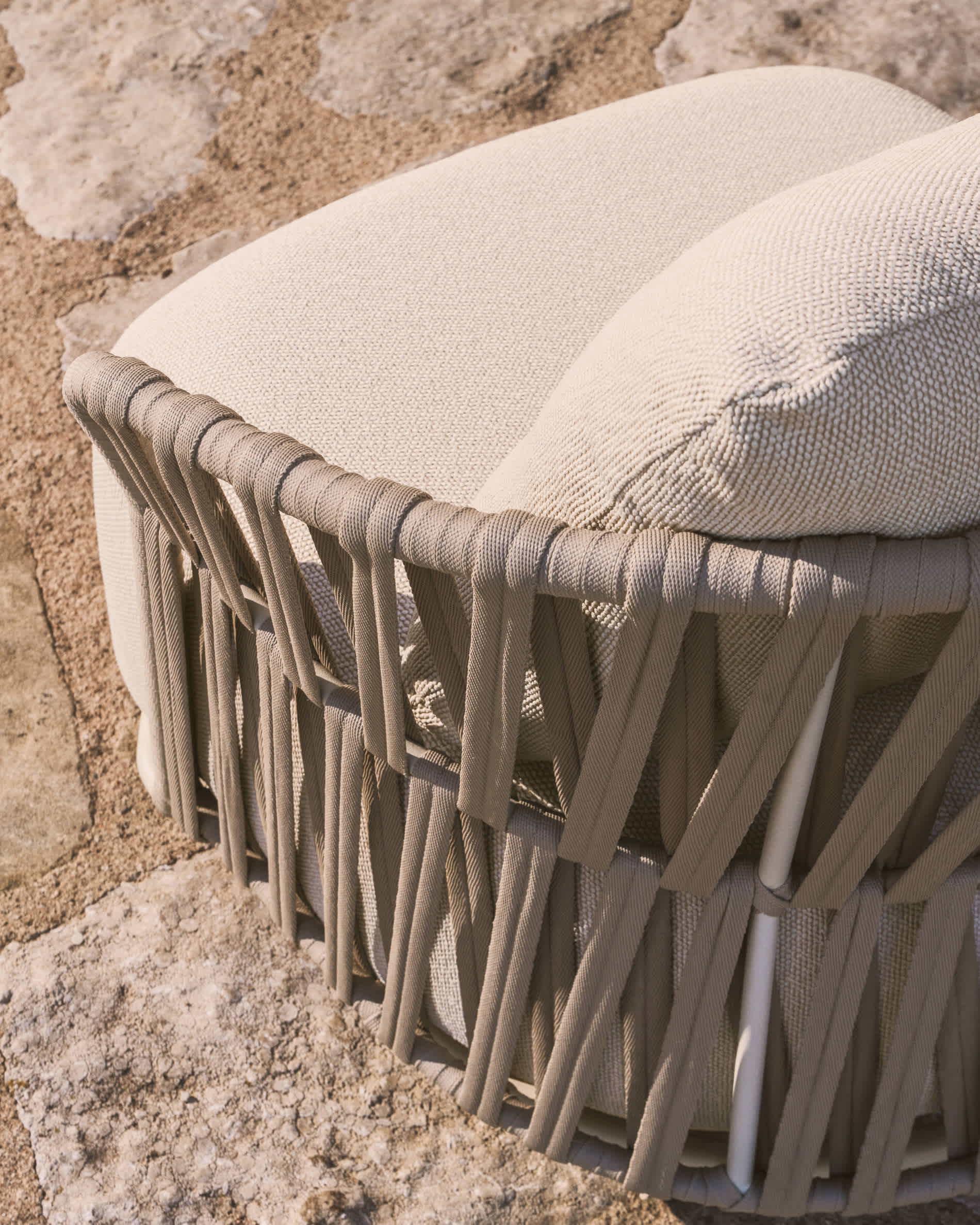 Osani curved module in ecru aluminium and taupe rope cord 167cm