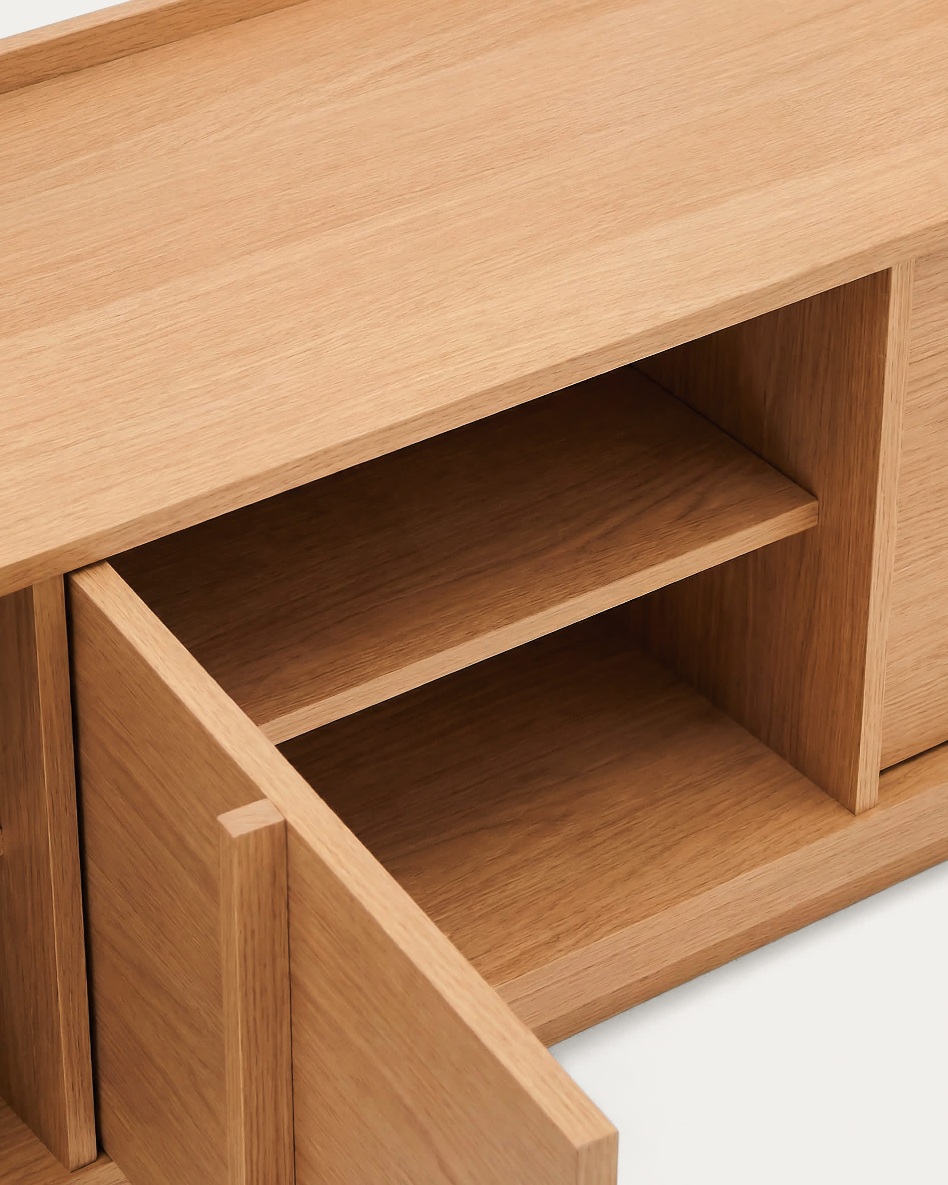 Onix TV stand with an oak veneer in a natural tone finish, 200 x 45 cm FSC Mix Credit