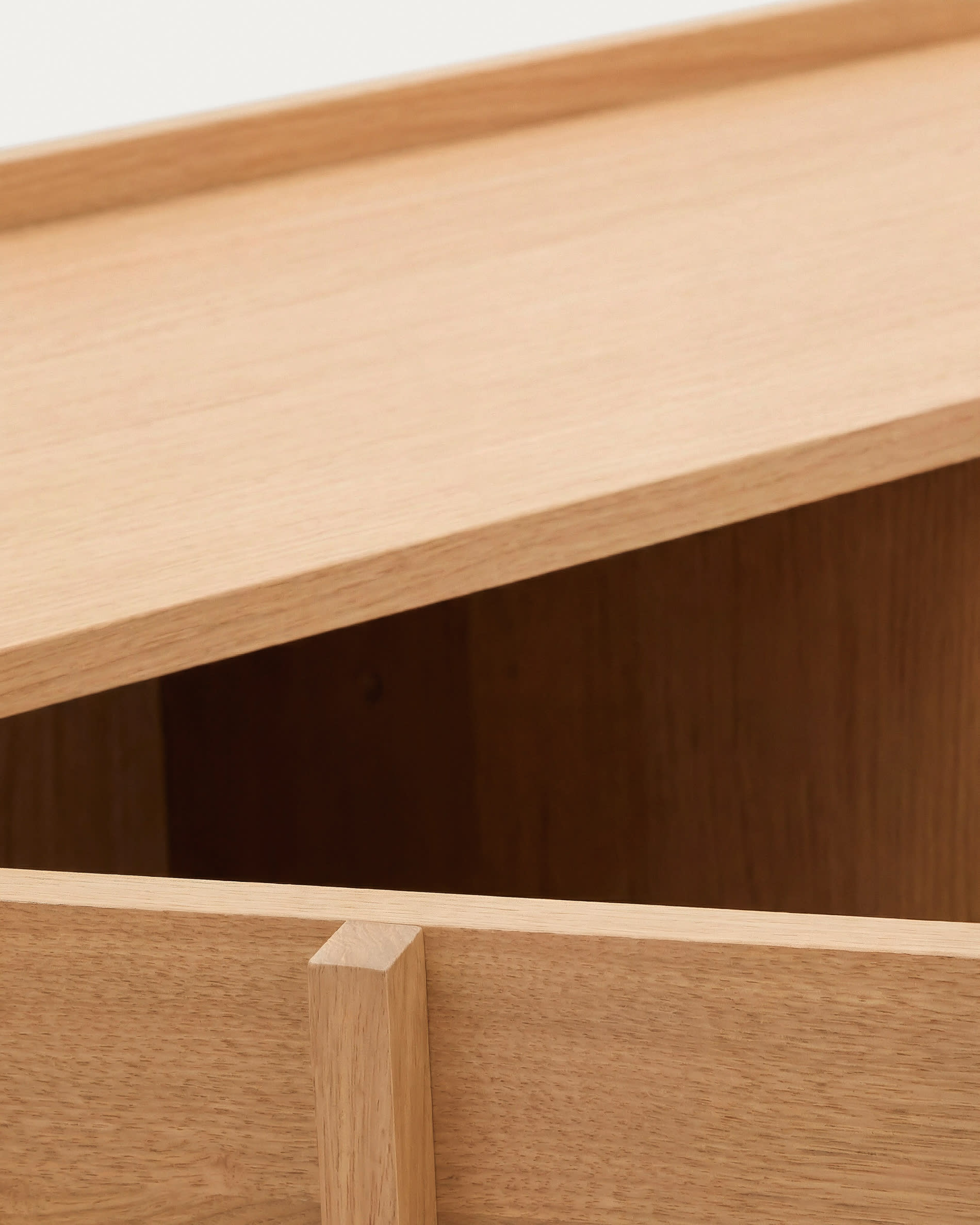 Onix sideboard with an oak veneer in a natural tone finish, 200 x 80 cm FSC Mix Credit