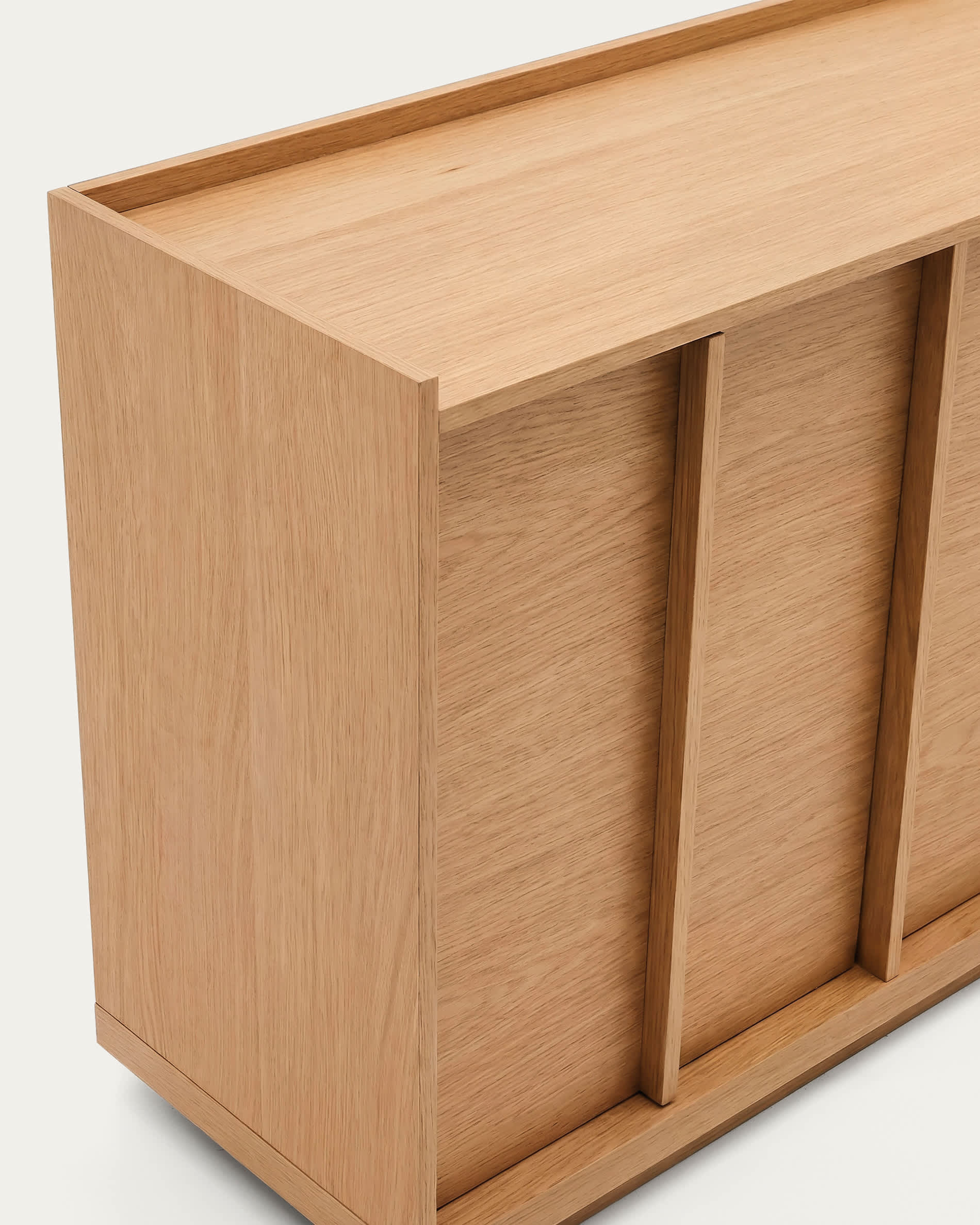 Onix sideboard with an oak veneer in a natural tone finish, 200 x 80 cm FSC Mix Credit