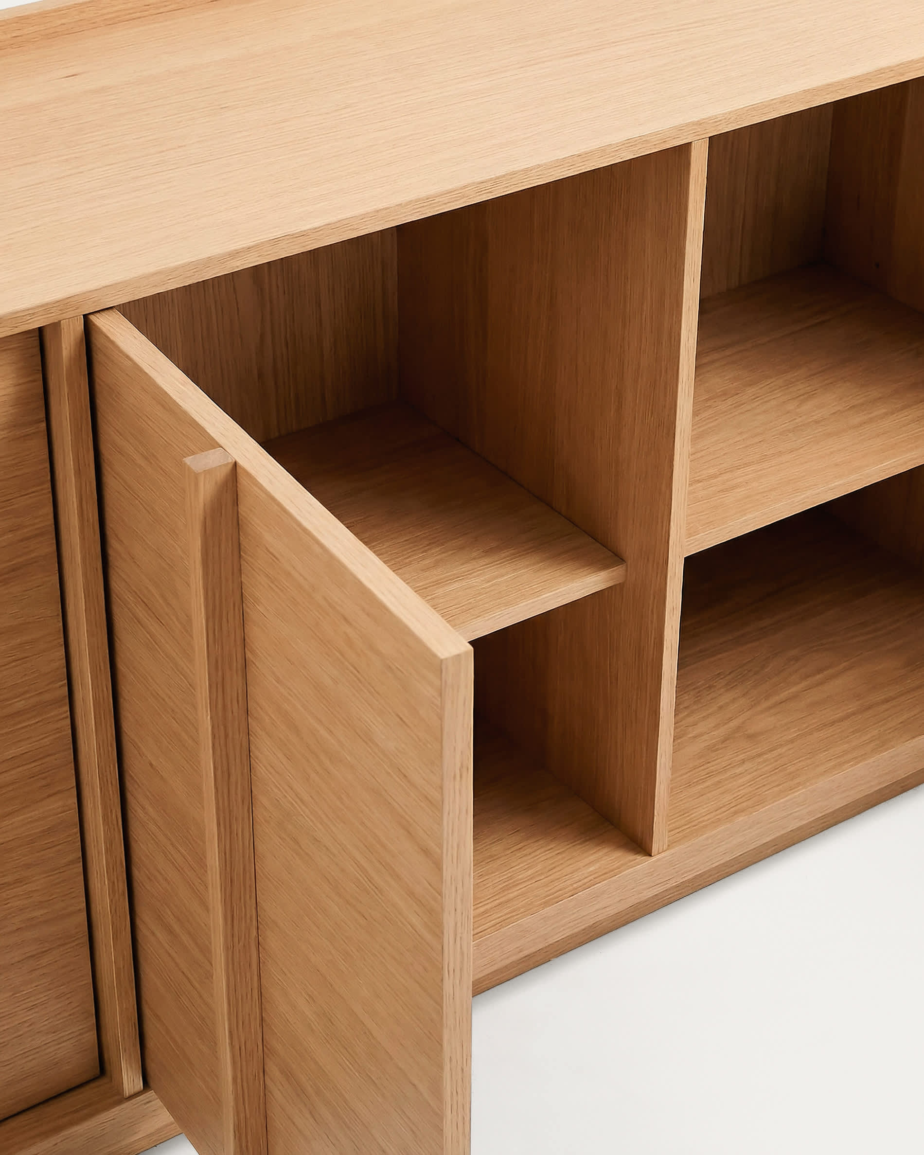 Onix sideboard with an oak veneer in a natural tone finish, 200 x 80 cm FSC Mix Credit