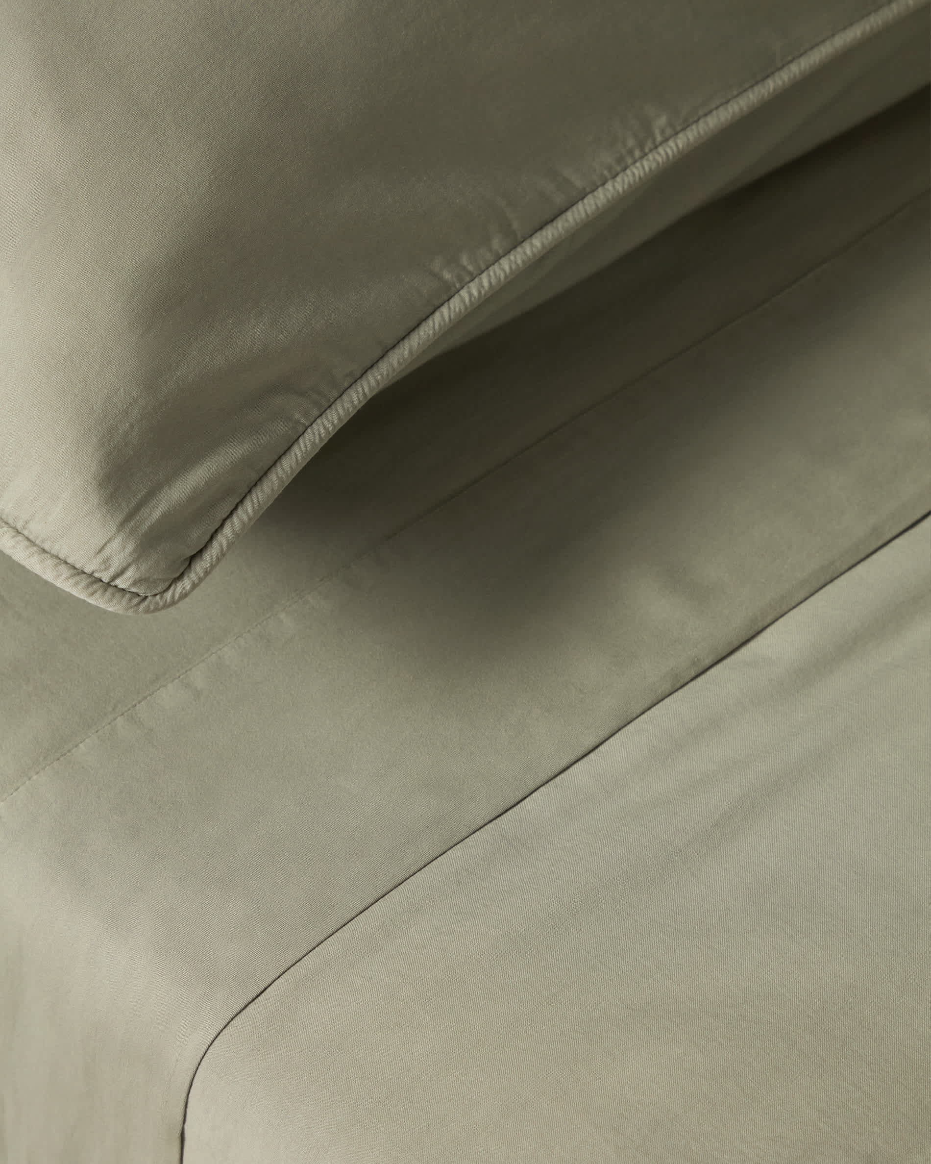 Sirale 100% cotton sateen top sheet with washed green finish for 150/160cm bed