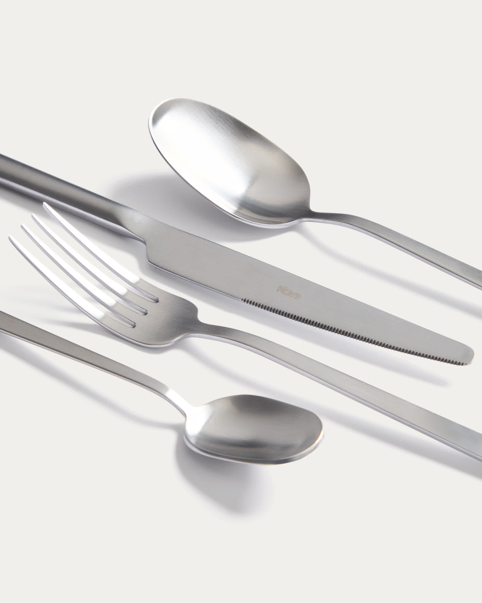 Dilora 16-piece stainless steel cutlery set with a matte finish