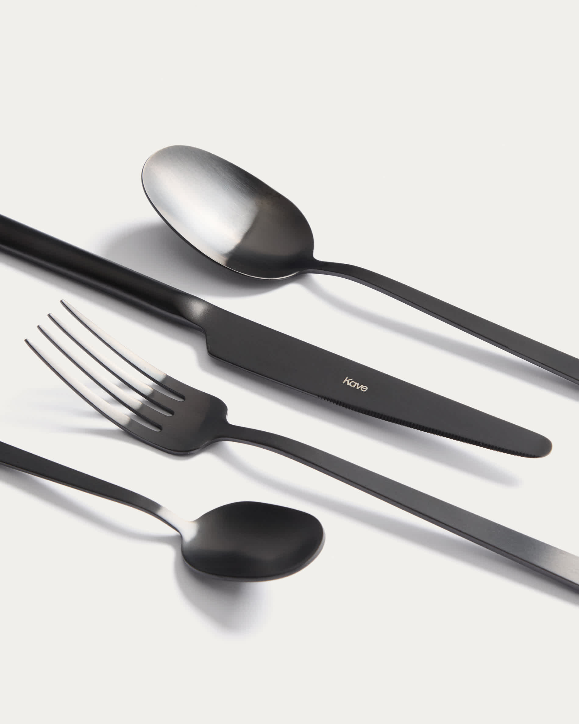 Dilora 16-piece stainless steel cutlery set with a matte black finish