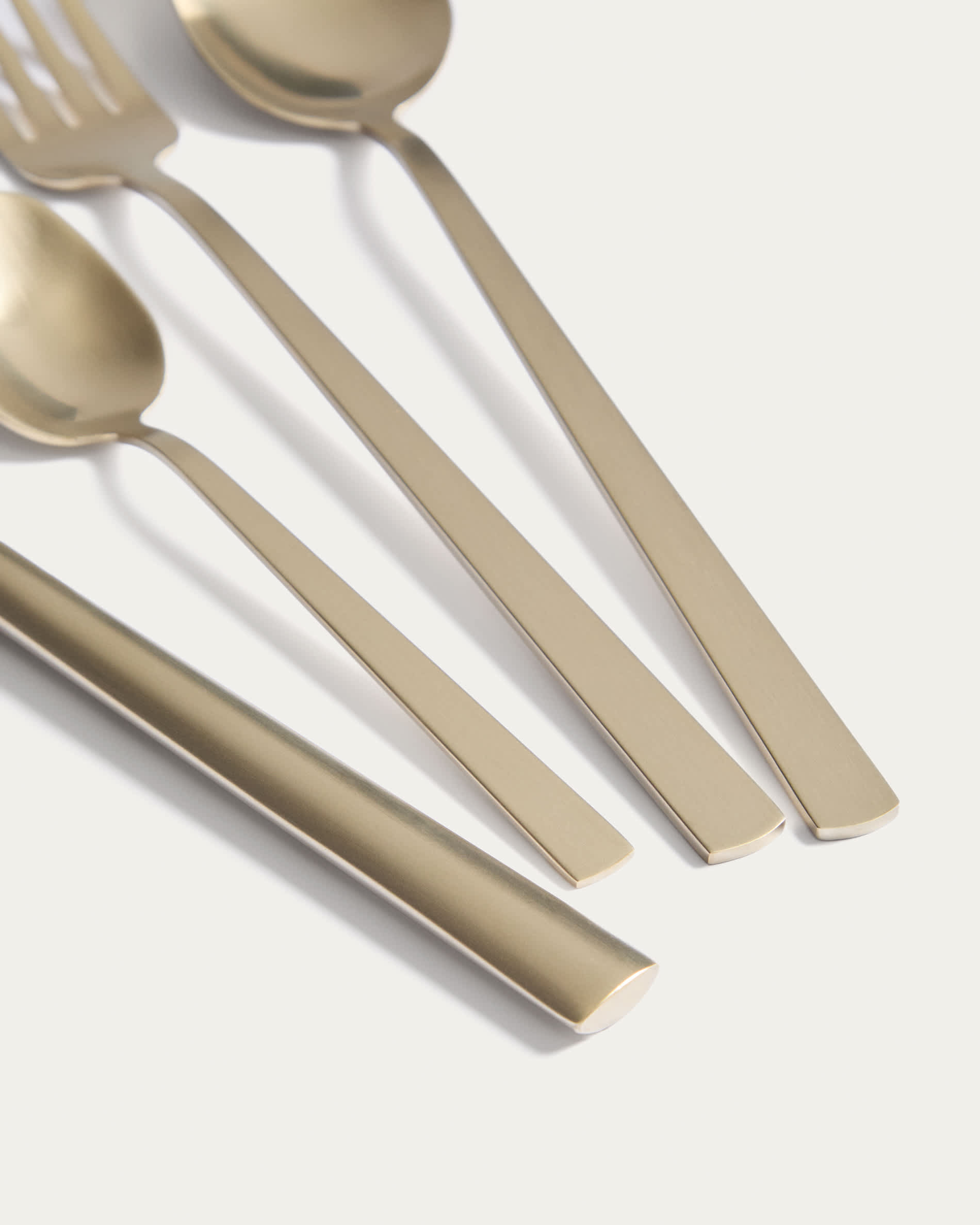 Dilora 16-piece stainless steel cutlery set with a matte gold finish