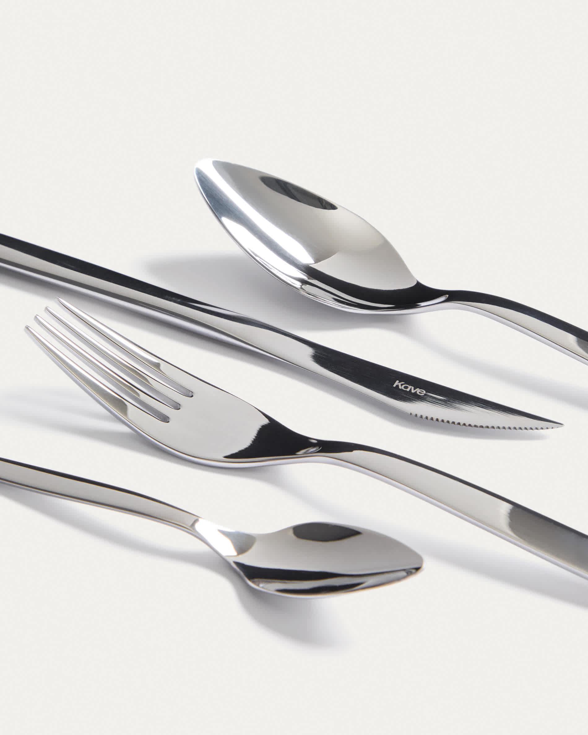 Selua 16-piece stainless steel cutlery set with a glossy finish