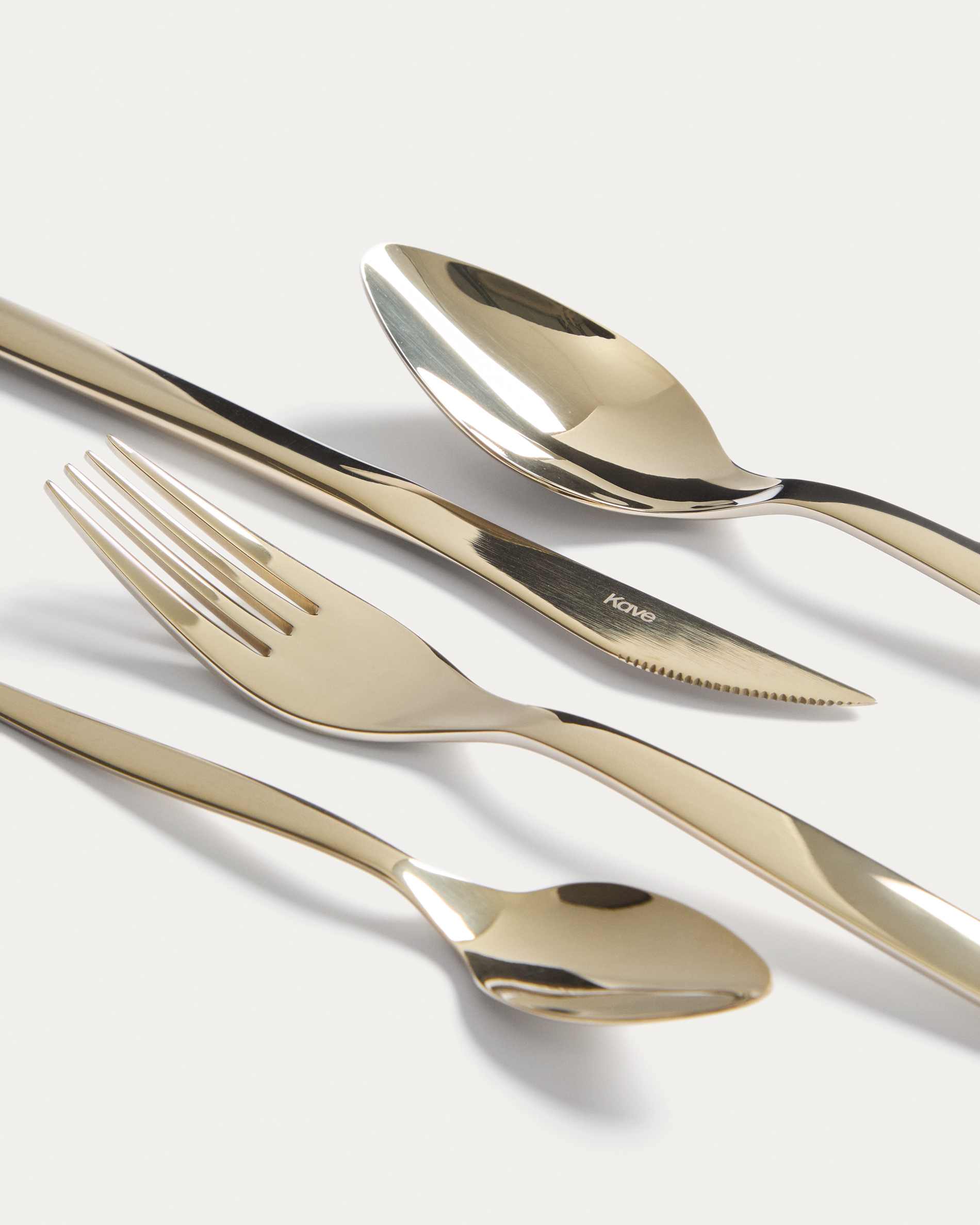 Selua 16-piece stainless steel cutlery set with a glossy gold finish
