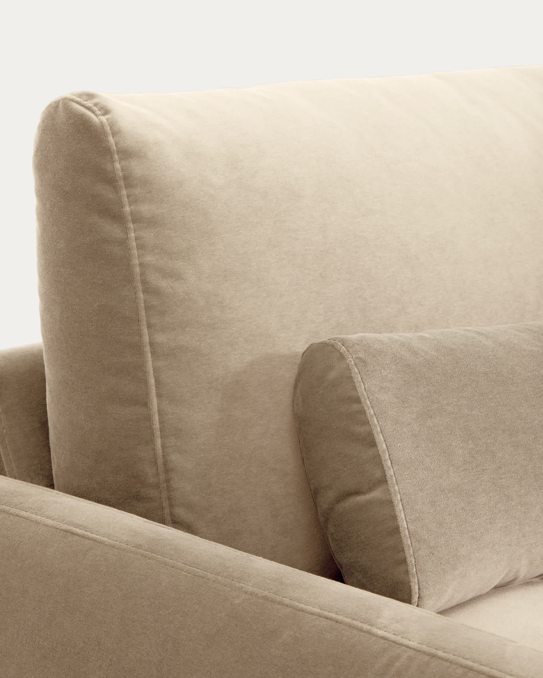 Veliro pearl velvet 2-seater sofa with steel legs in black finish 210cm FSC Mix Credit