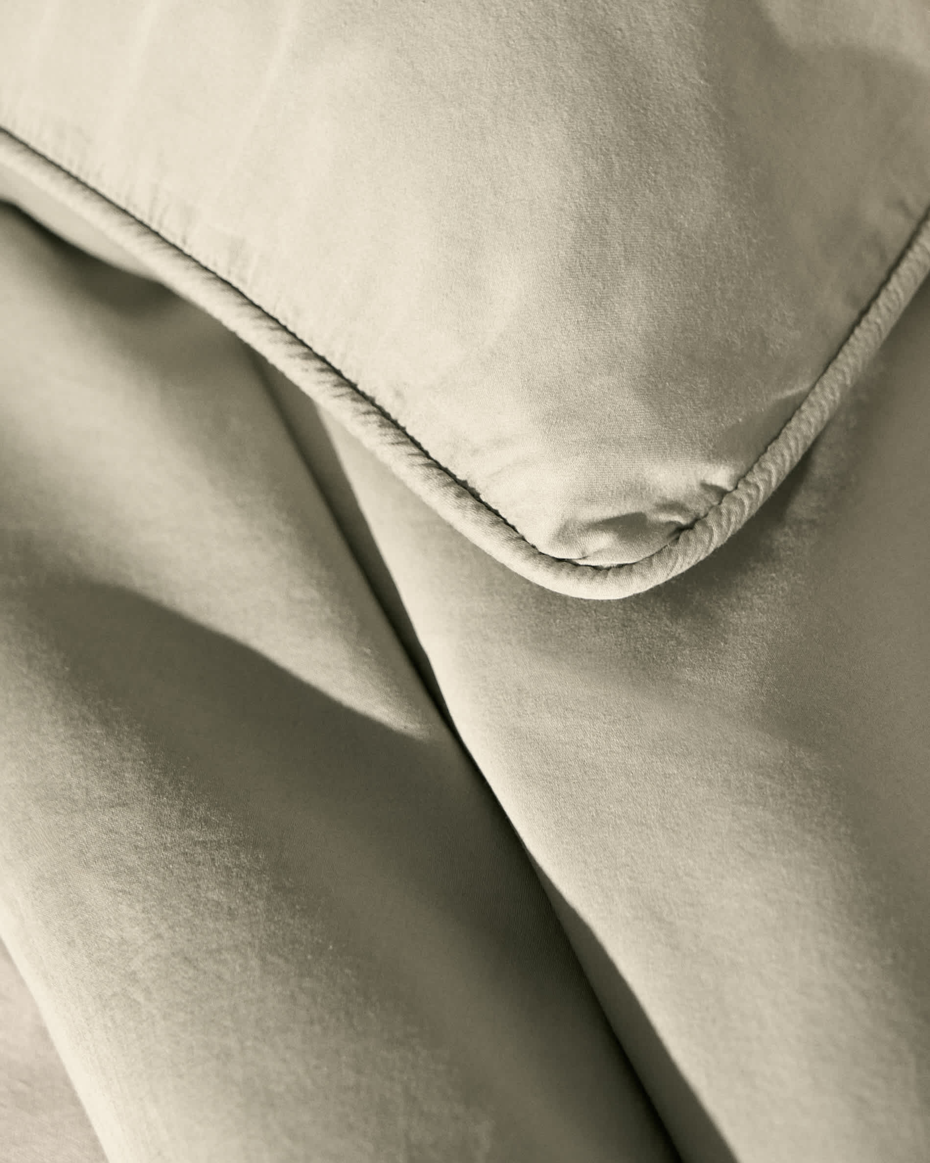 Sirale 100% cotton sateen duvet cover with washed green finish for 180cm bed