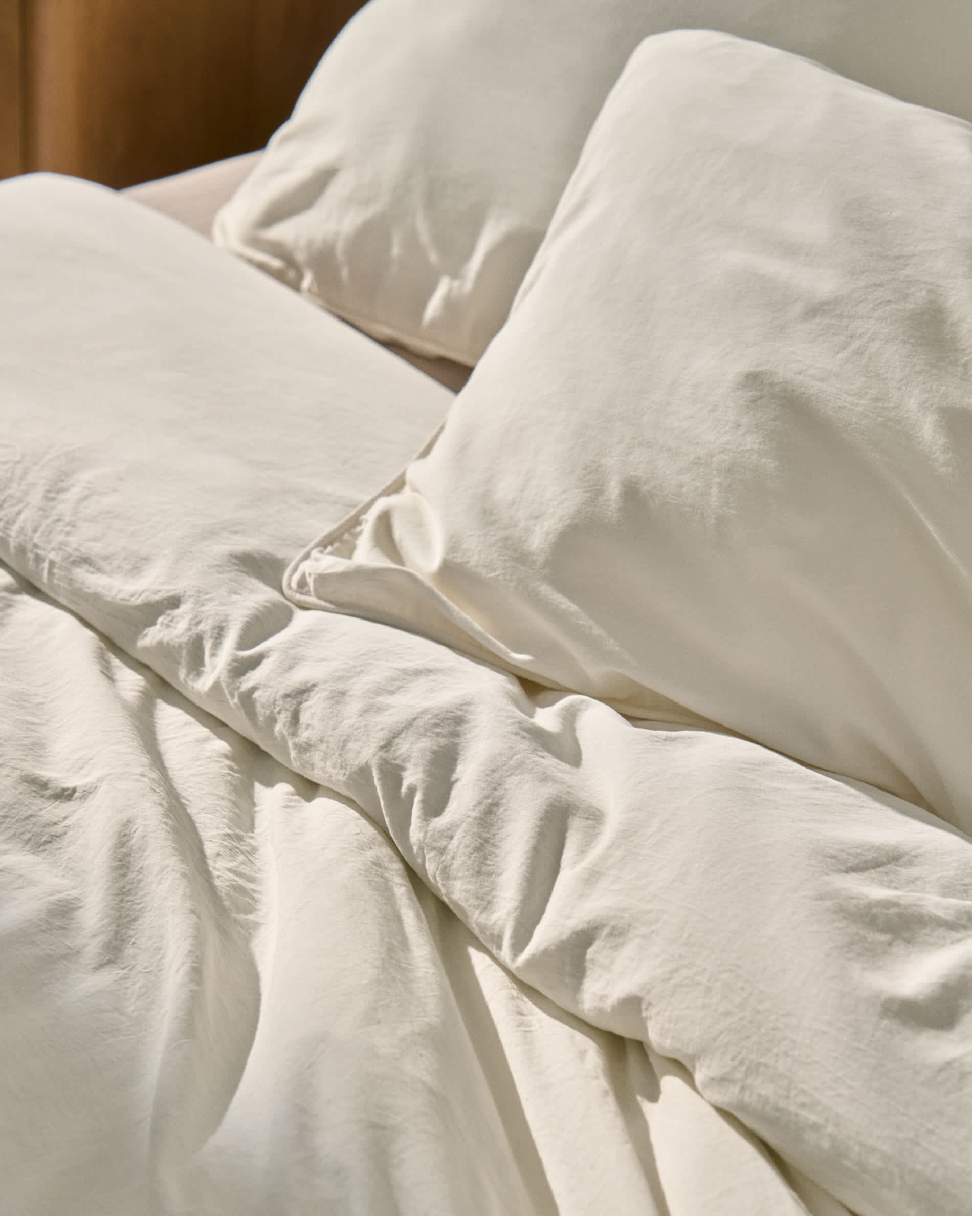 Sirale 100% cotton sateen duvet cover with washed white finish for 180cm bed