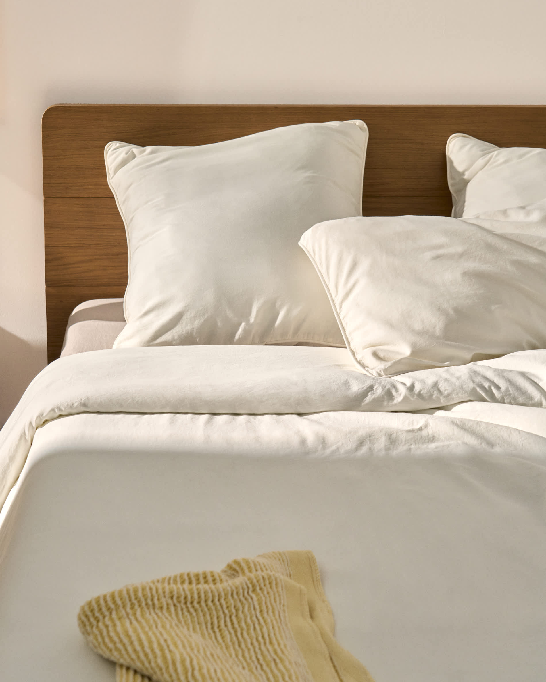 Sirale 100% cotton sateen duvet cover with washed white finish for 180cm bed