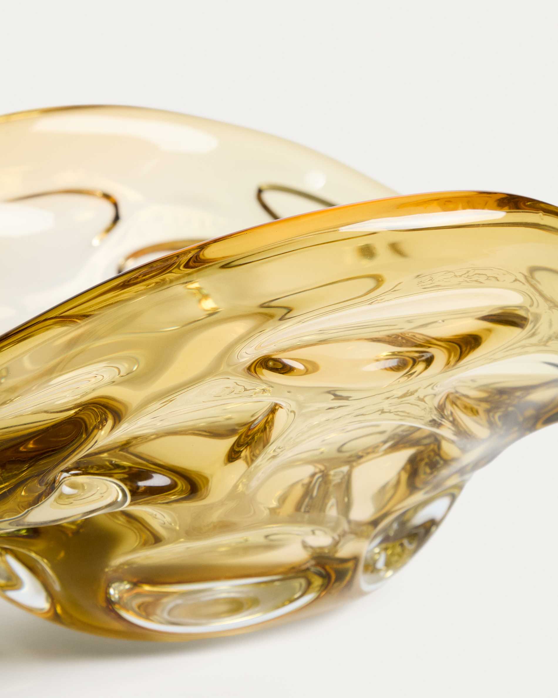 Sidula centrepiece in light amber glass 26 x 38 cm