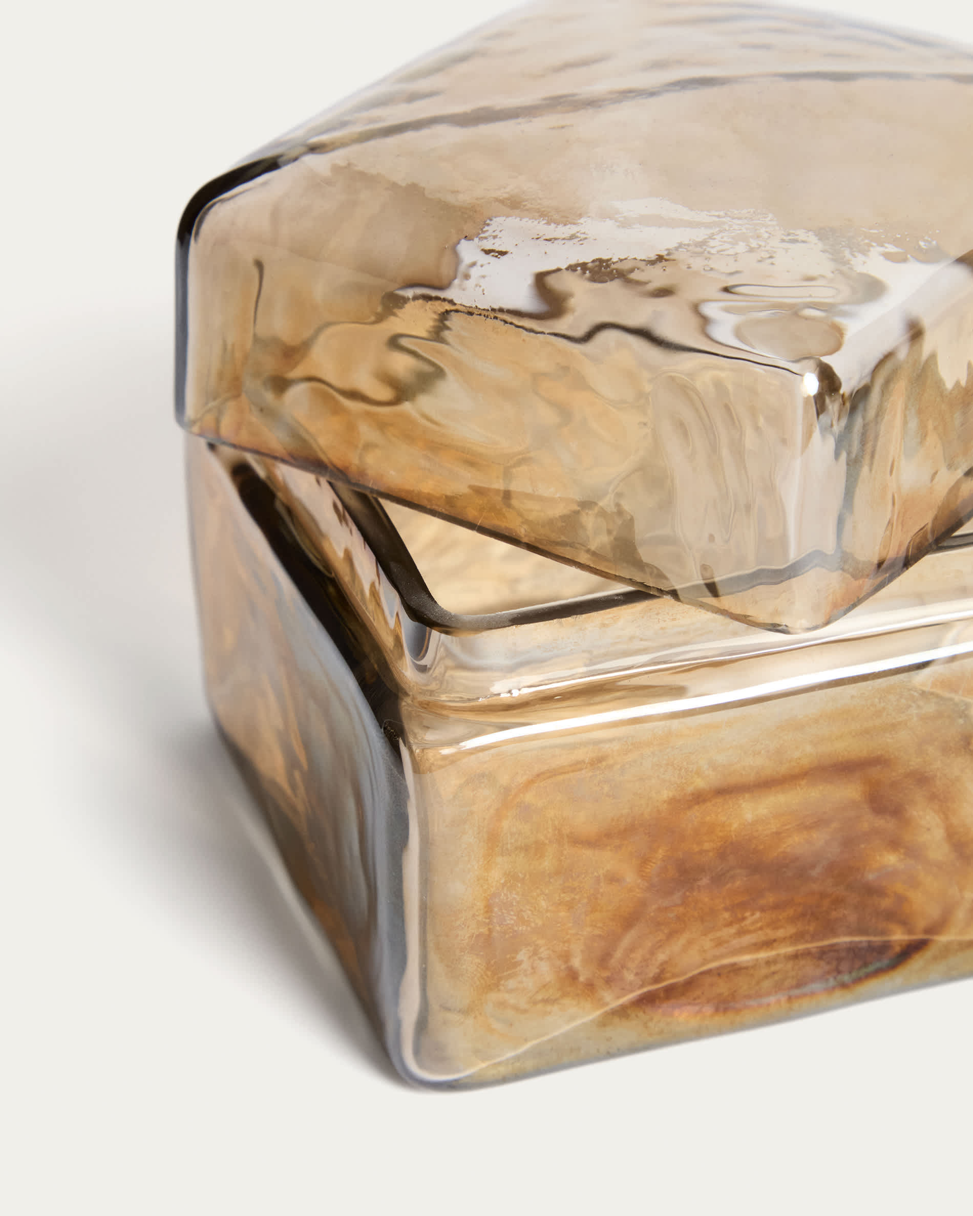 Aveli iridescent beige glass decorative box 9 x 9 cm