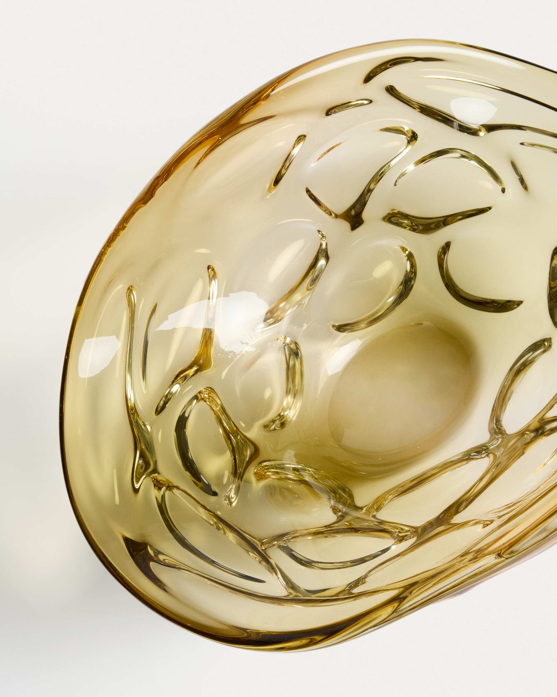 Sidula centrepiece in light amber glass 26 x 38 cm