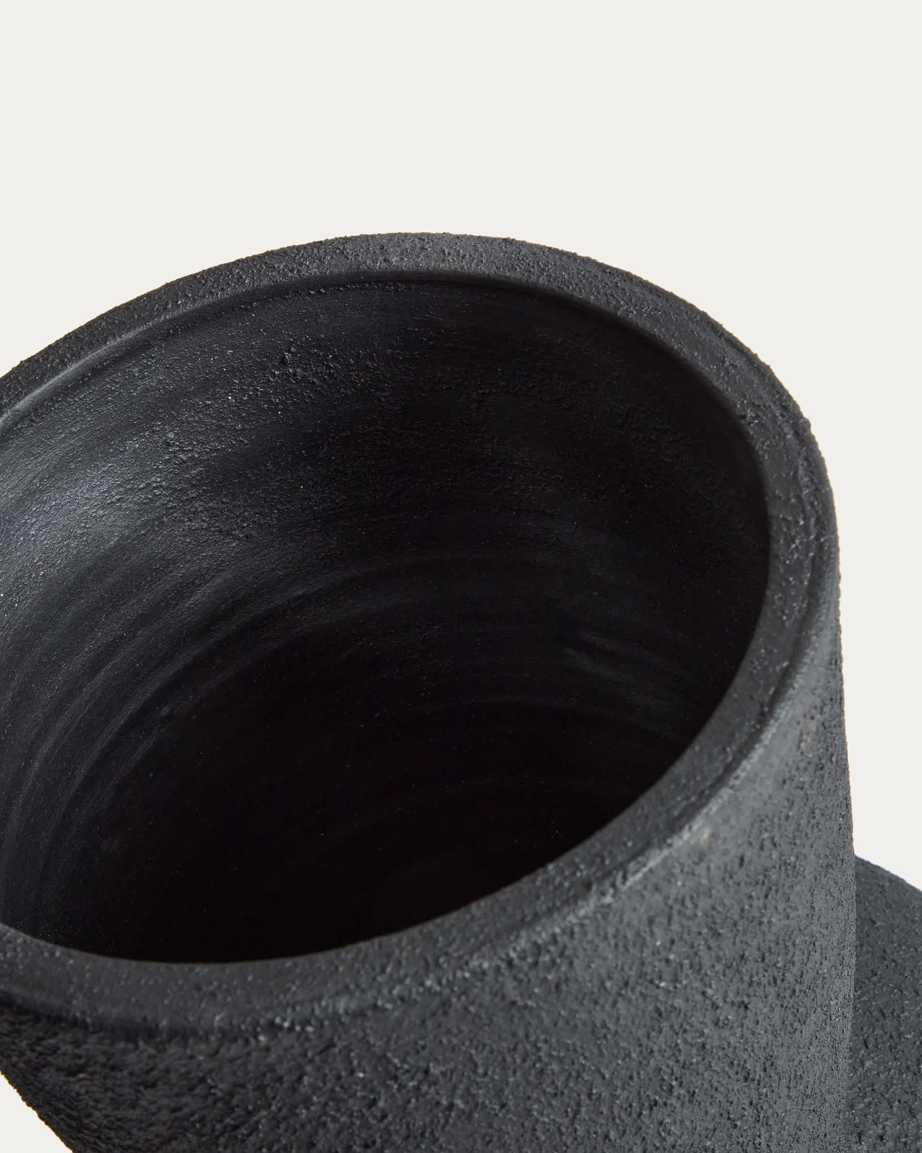 Nerun black terracotta vase 72 cm