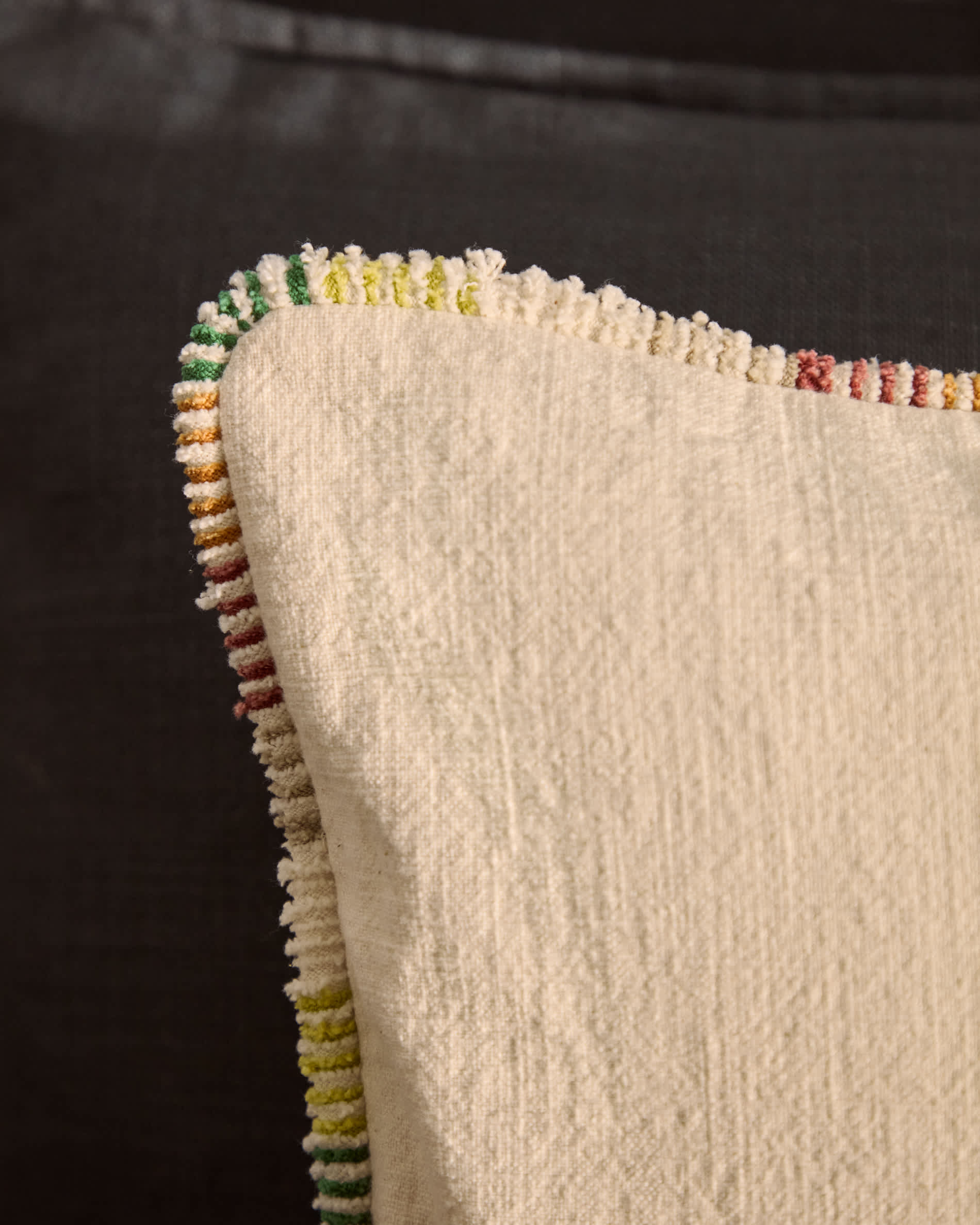 Enari ecru cotton cushion cover with multicoloured contrast piping 45 x 45 cm