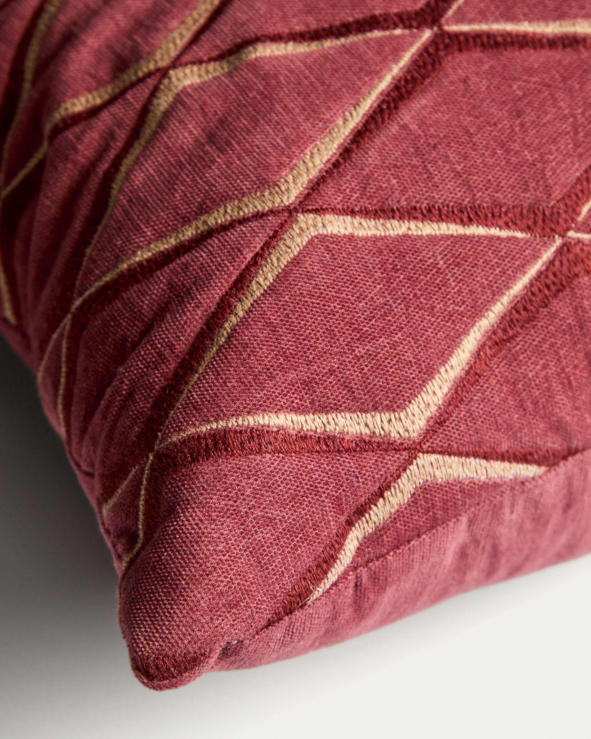 Branel microvelvet cushion cover with maroon embroidery 45 x 45 cm