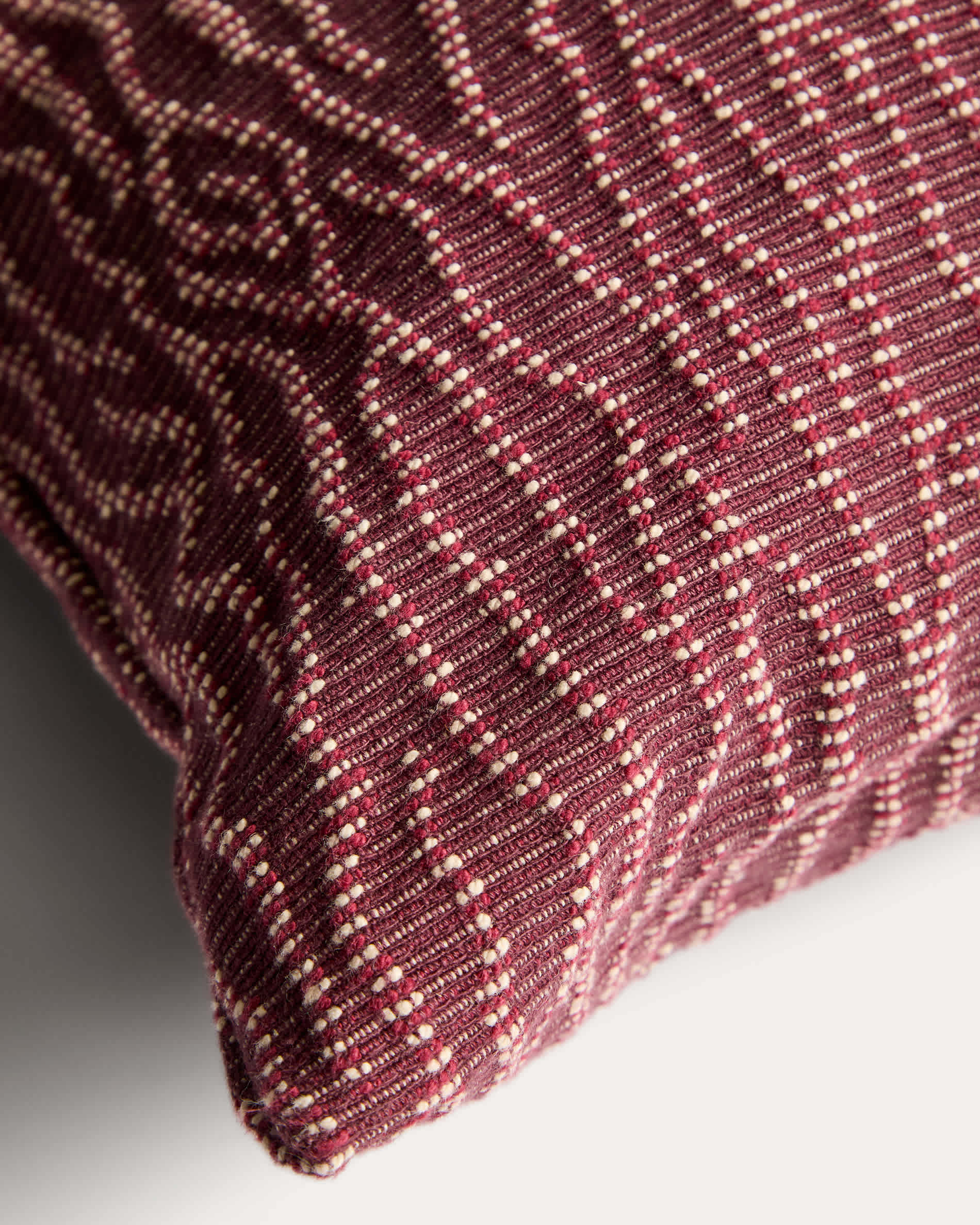 Alnori maroon 100% cotton jacquard cushion cover 50 x 50 cm