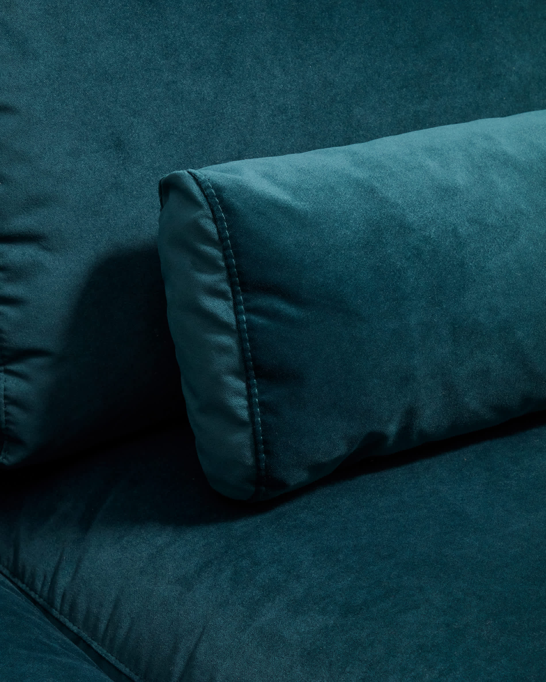 Veliro fire-retardant 3-seater sofa in deep turquoise velvet with steel legs with black finish 240cm FSC Mix Credit