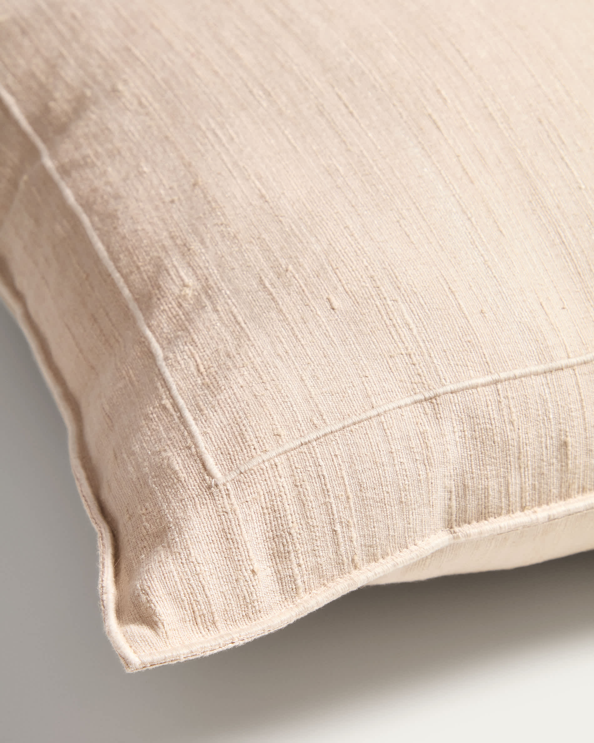 Brellet ecru silk cushion cover 45 x 45 cm