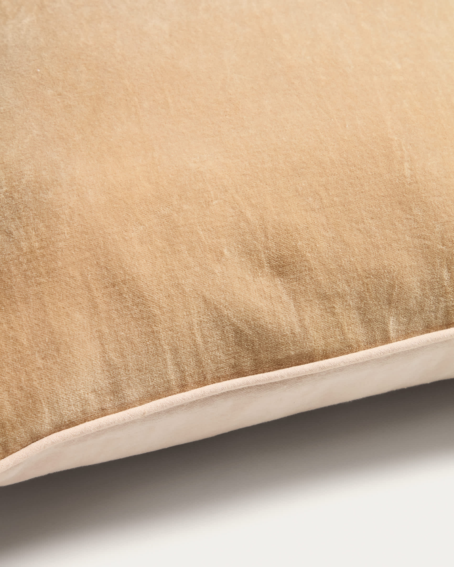Ovelin beige and ecru velvet cushion cover 45 x 45 cm