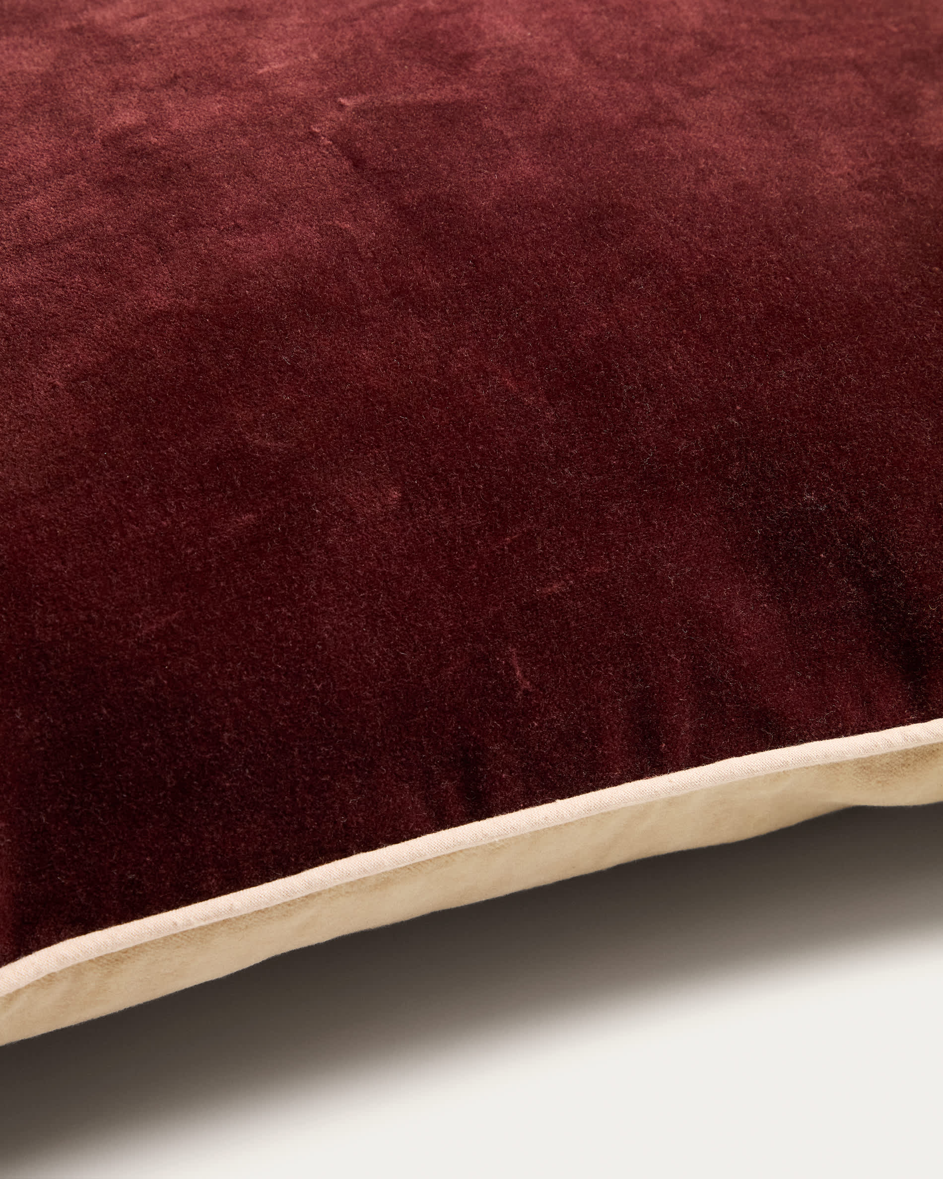 Ovelin maroon and ecru velvet cushion cover 45 x 45 cm