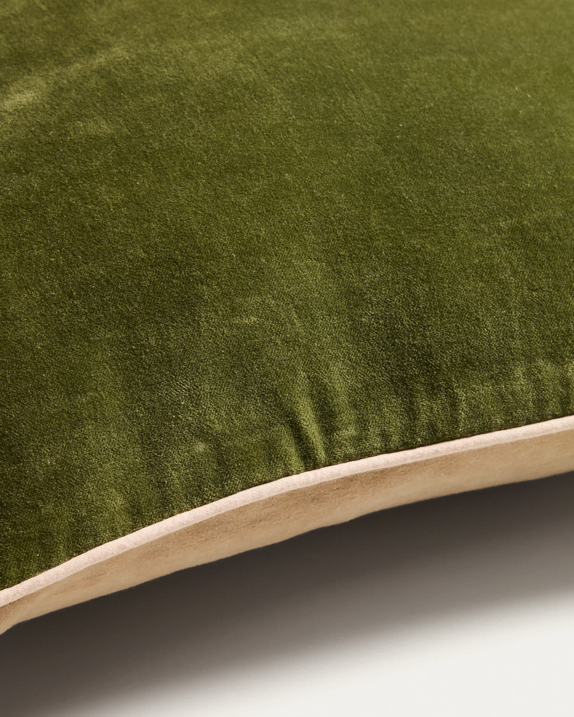 Ovelin green and ecru velvet cushion cover 45 x 45 cm
