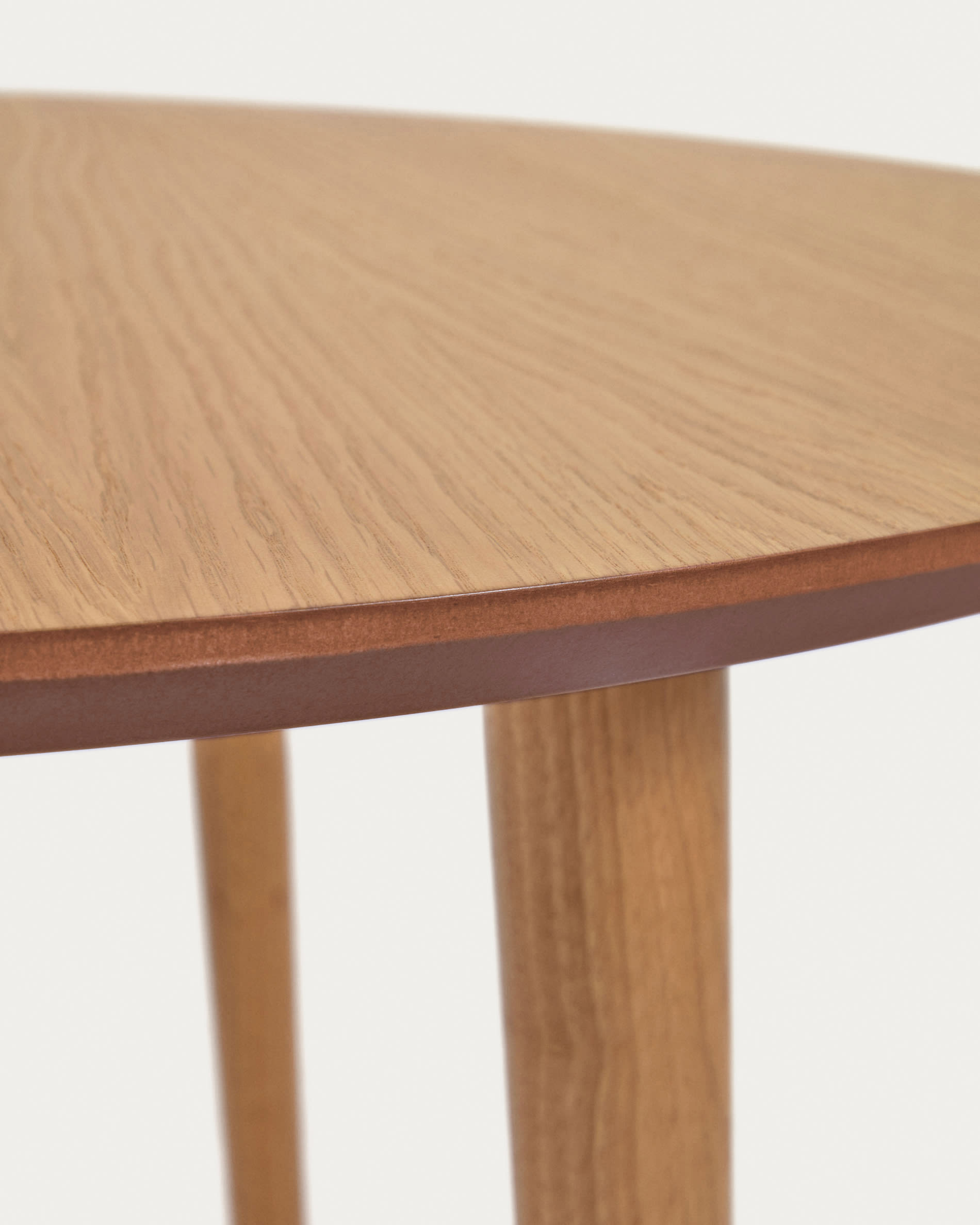 Oqui extendable round table in MDF oak veneer and solid wood legs, 90 (170) x 90 cm