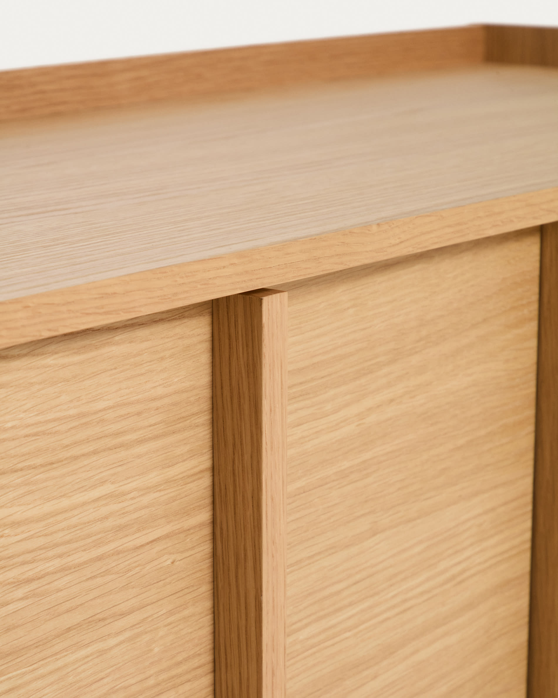 Onix TV stand with an oak veneer in a natural tone finish, 150 x 47 cm FSC Mix Credit