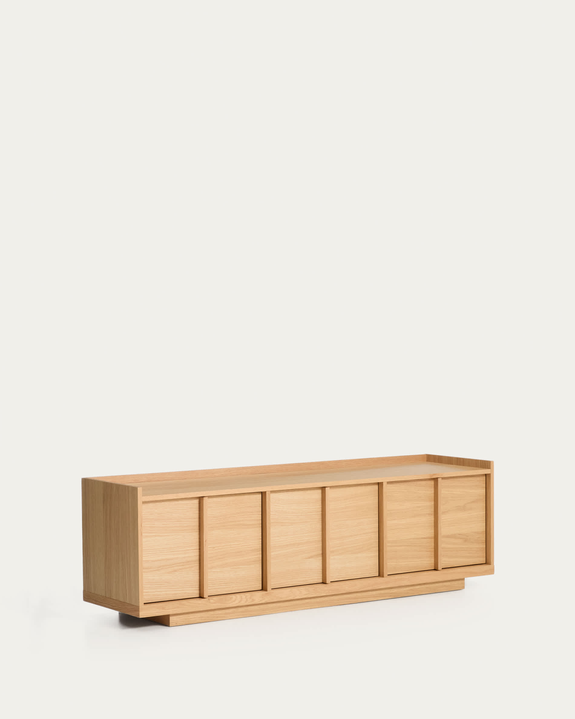 Onix TV stand with an oak veneer in a natural tone finish, 150 x 47 cm FSC Mix Credit