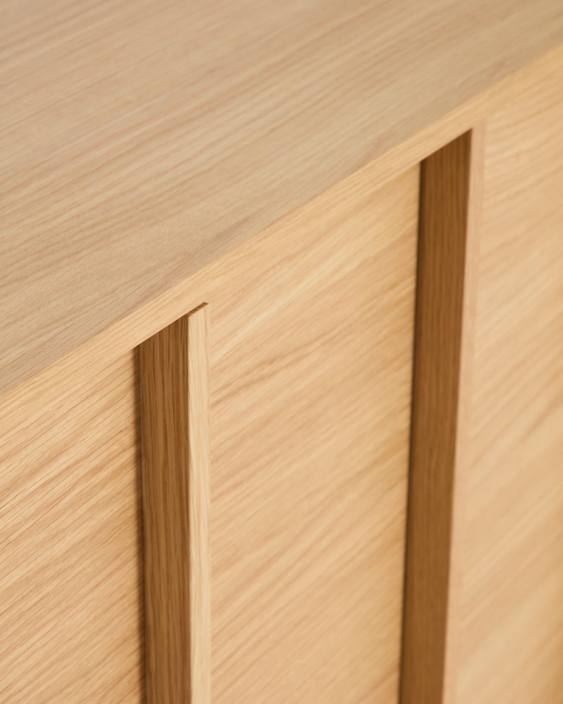 Onix sideboard with an oak veneer in a natural tone finish, 150 x 80 cm FSC Mix Credit