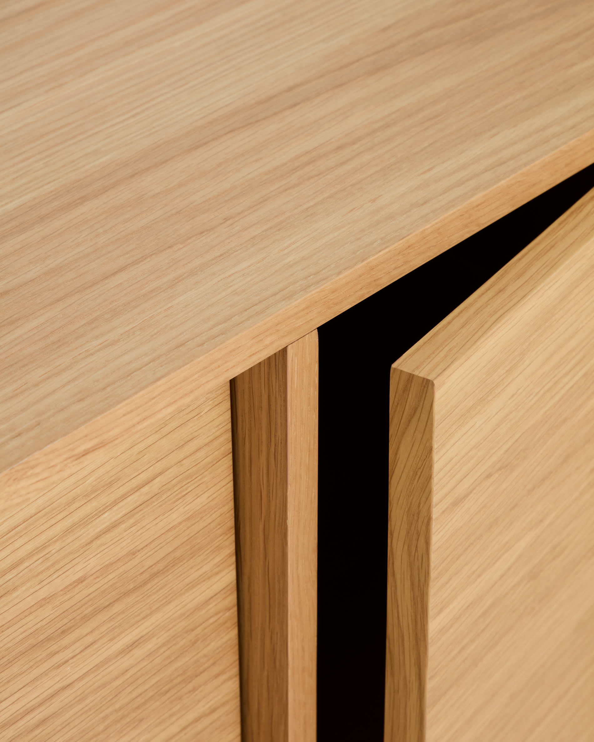 Onix sideboard with an oak veneer in a natural tone finish, 100 x 80 cm FSC Mix Credit