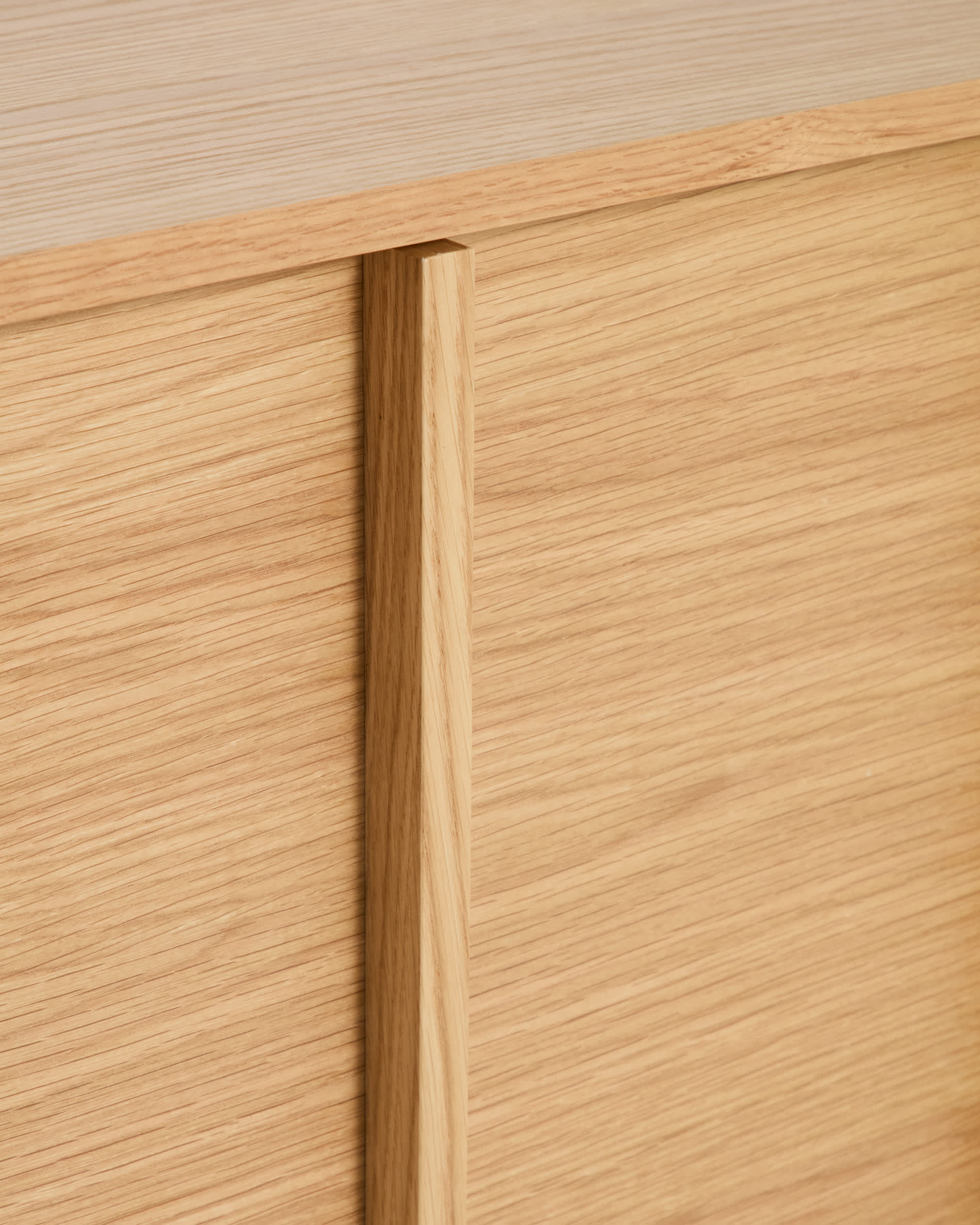 Onix sideboard with an oak veneer in a natural tone finish, 100 x 80 cm FSC Mix Credit