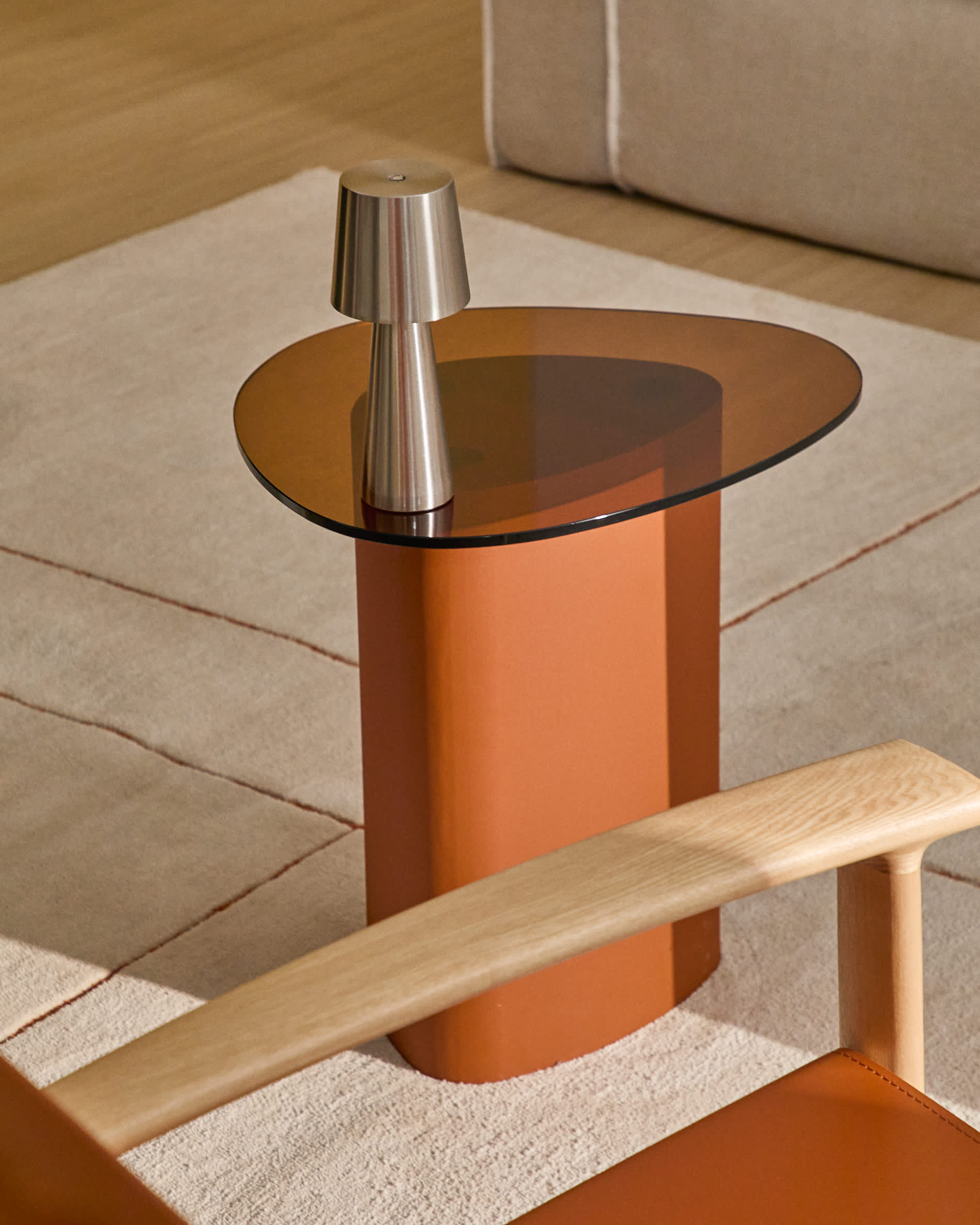 Olir side table in tempered glass and brown steel 48 x 46,8 cm