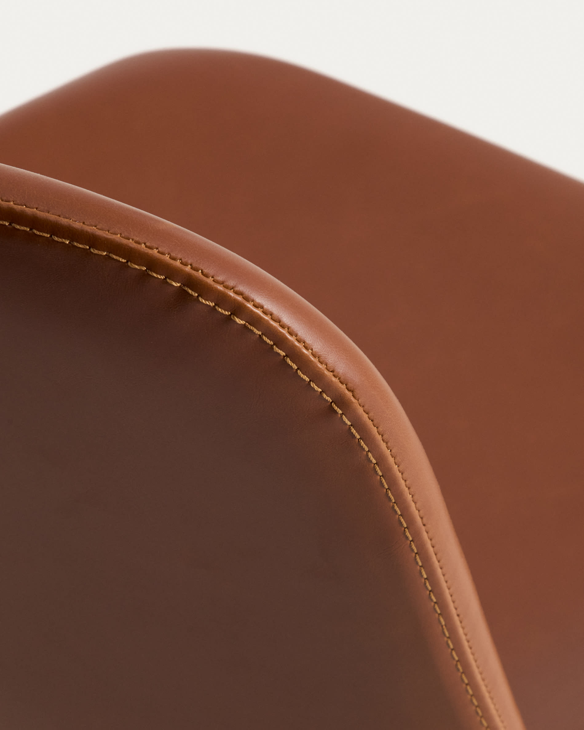Zahara brown polyurethane chair with steel legs with black finish FSC 100%