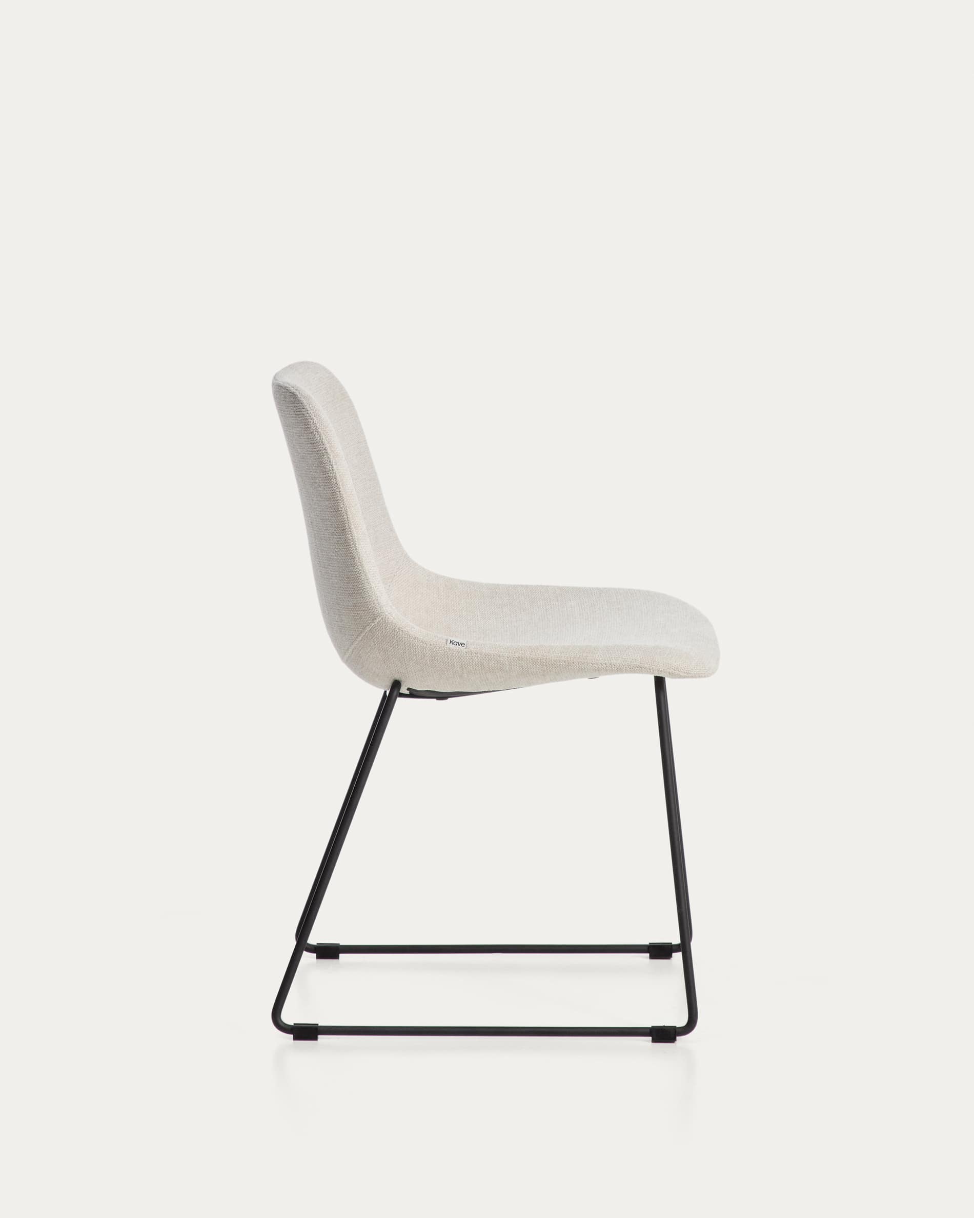 Zahara beige chenille chair with steel legs with black finish FSC 100%