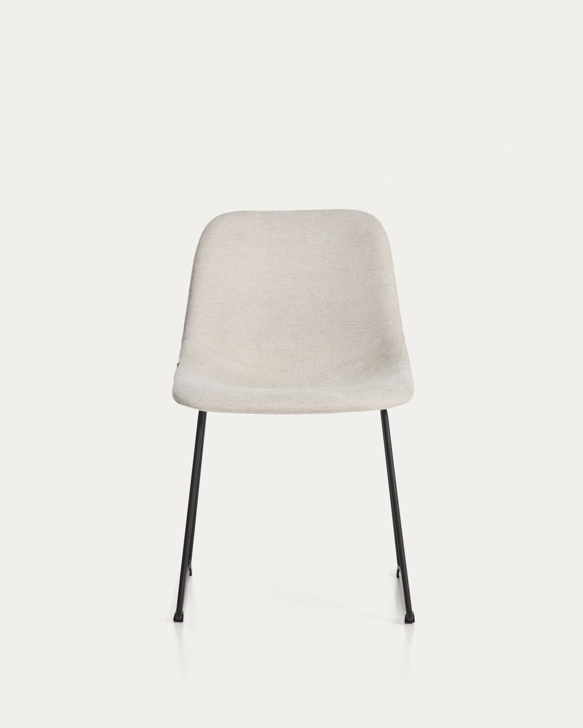 Zahara beige chenille chair with steel legs with black finish FSC 100%