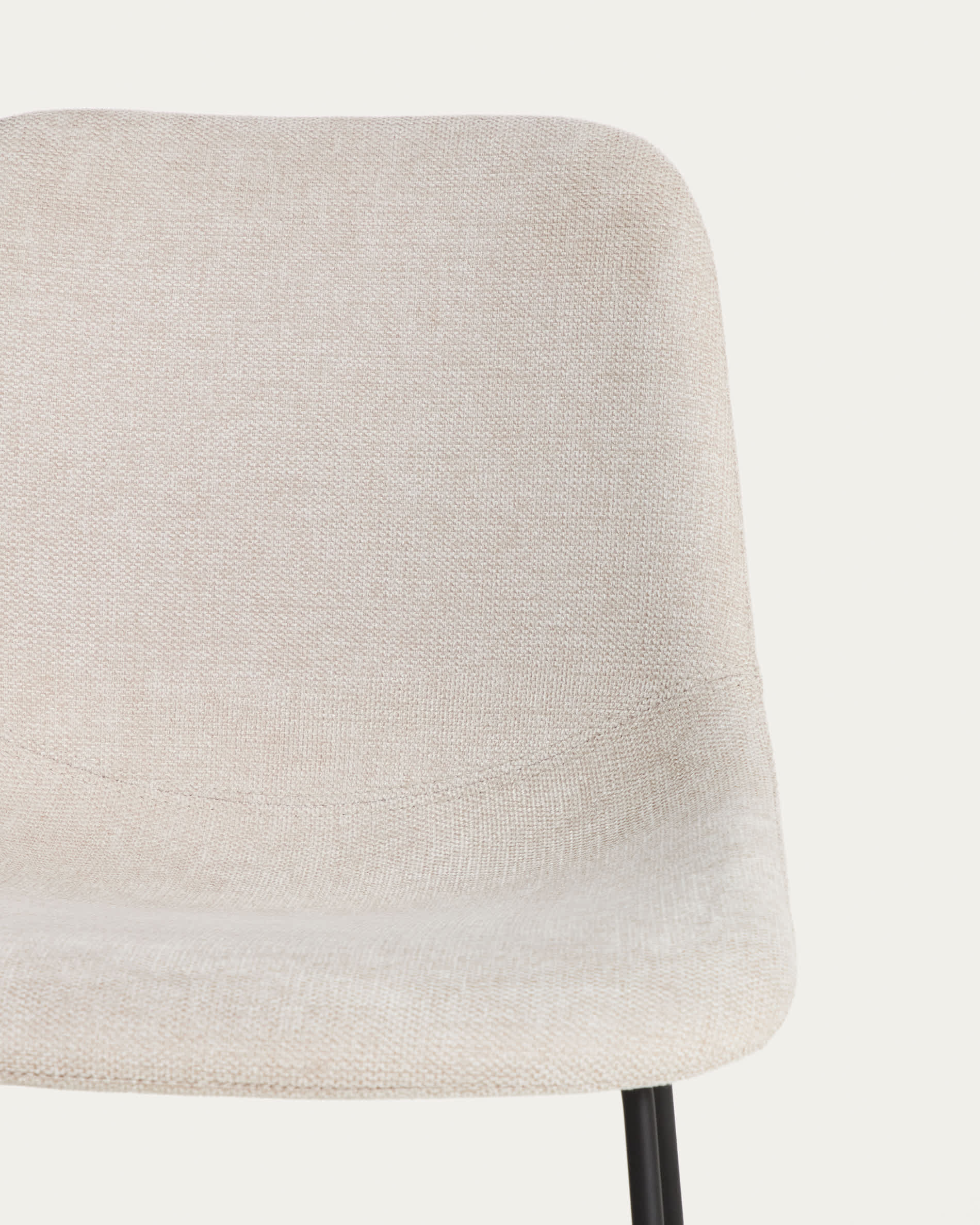 Zahara beige chenille chair with steel legs with black finish FSC 100%