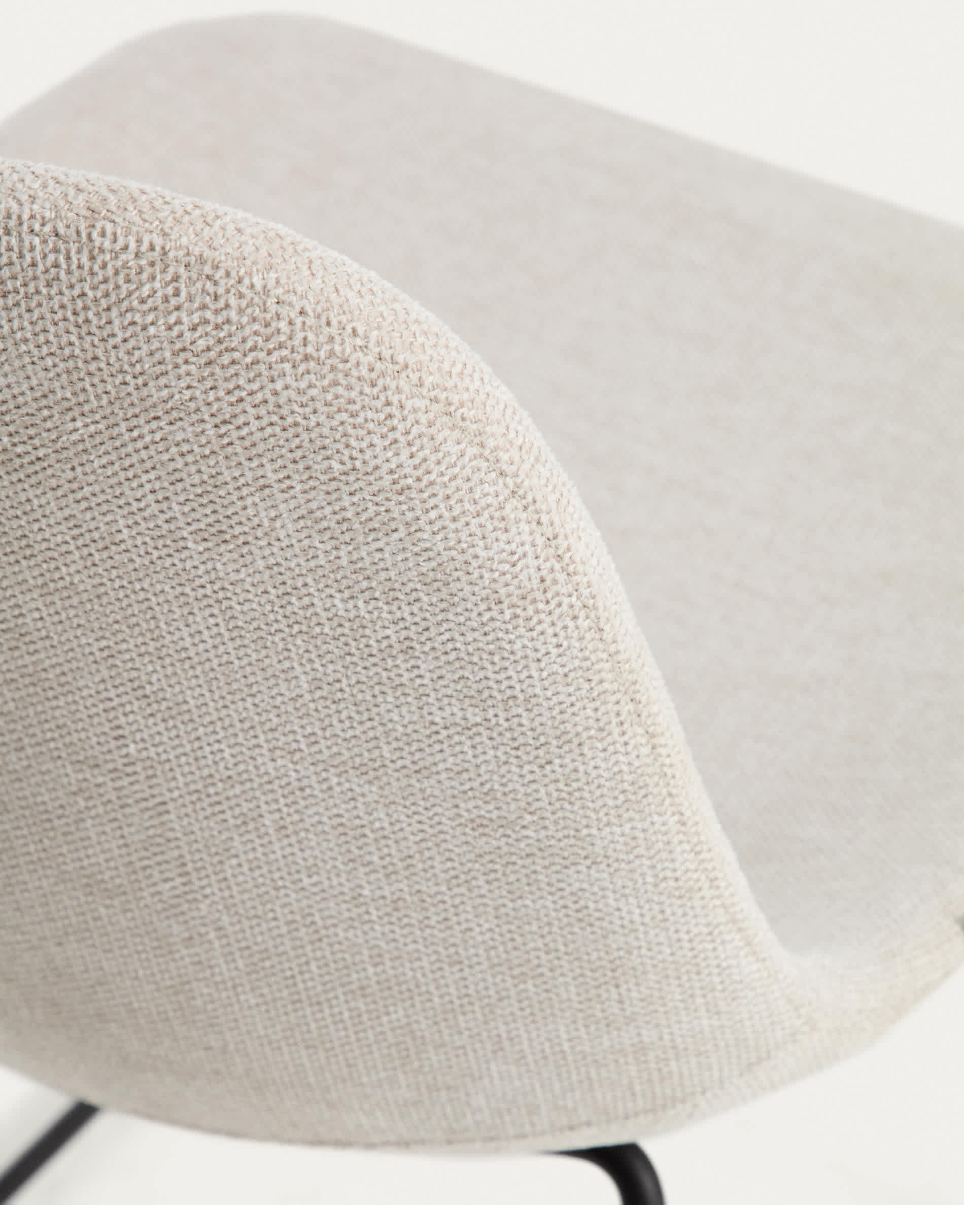 Zahara beige chenille chair with steel legs with black finish FSC 100%