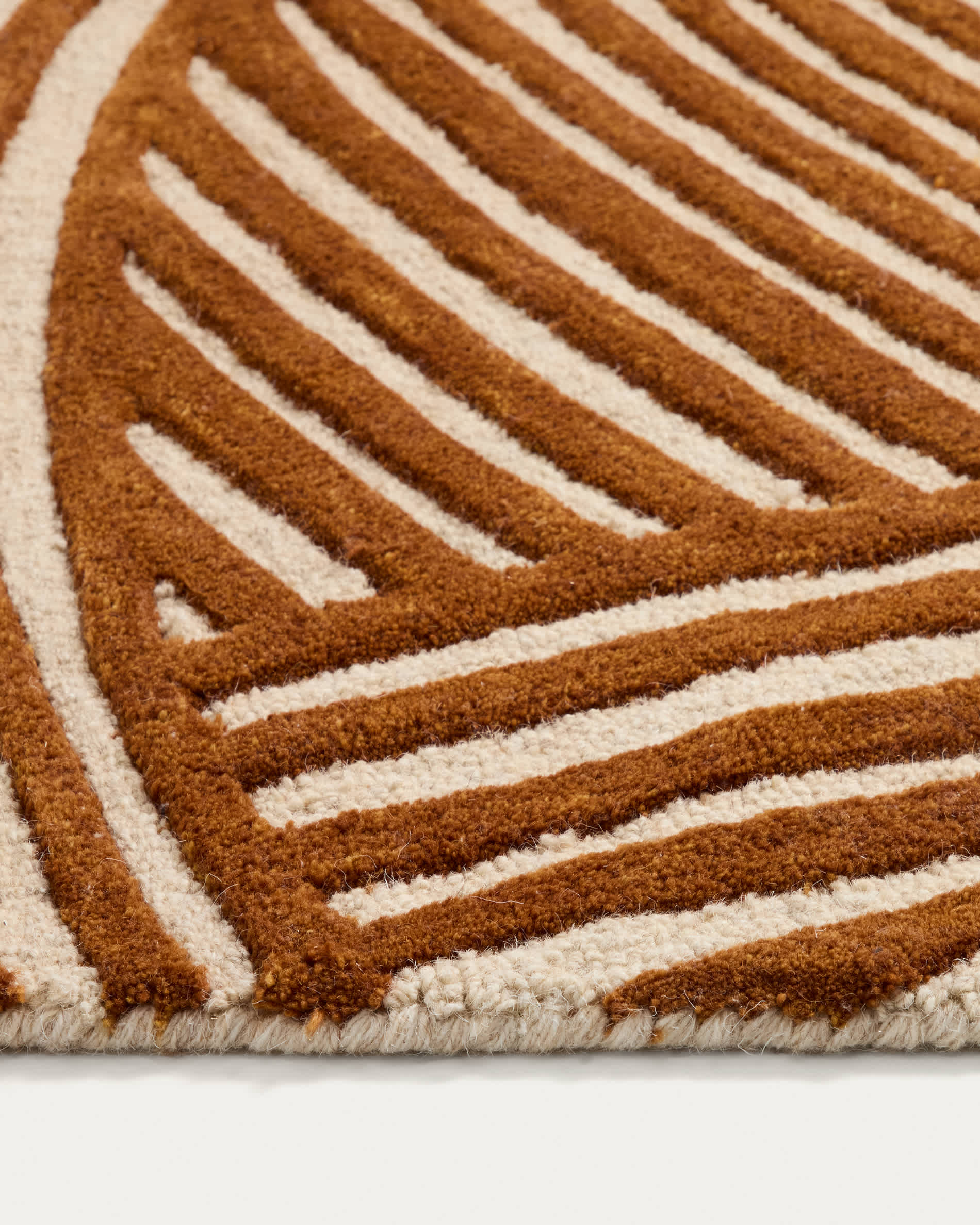 Poreni jacquard wool rug with a beige contrast 200 x 300 cm